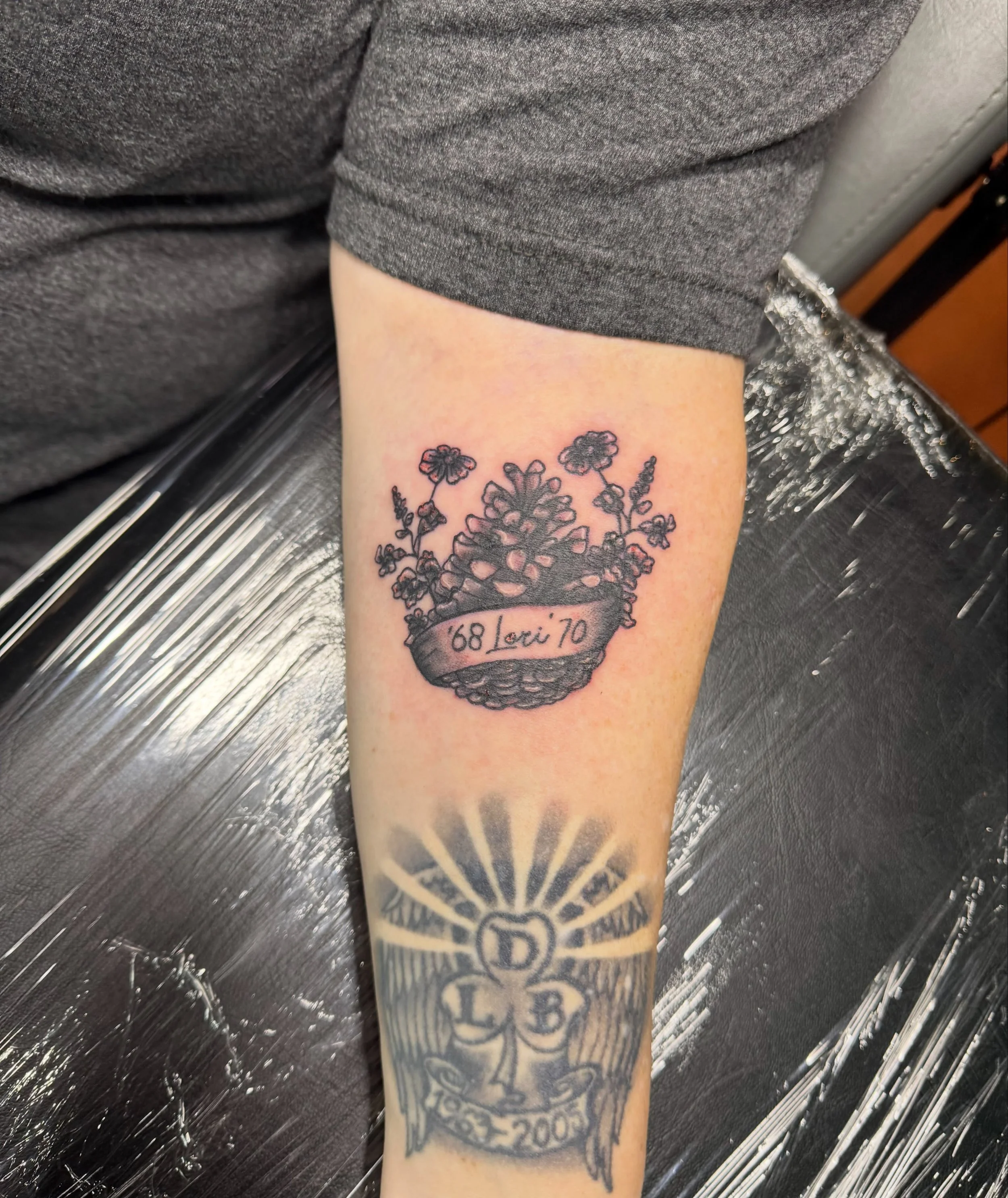 ❤️Lovely tattoos to end my time at welcome home tattoo. It was a short but great time working out of their shop. 

My books will be temporarily closed for the next month while I get my studio @blackcatinktattoostudio up and running so please stay tun