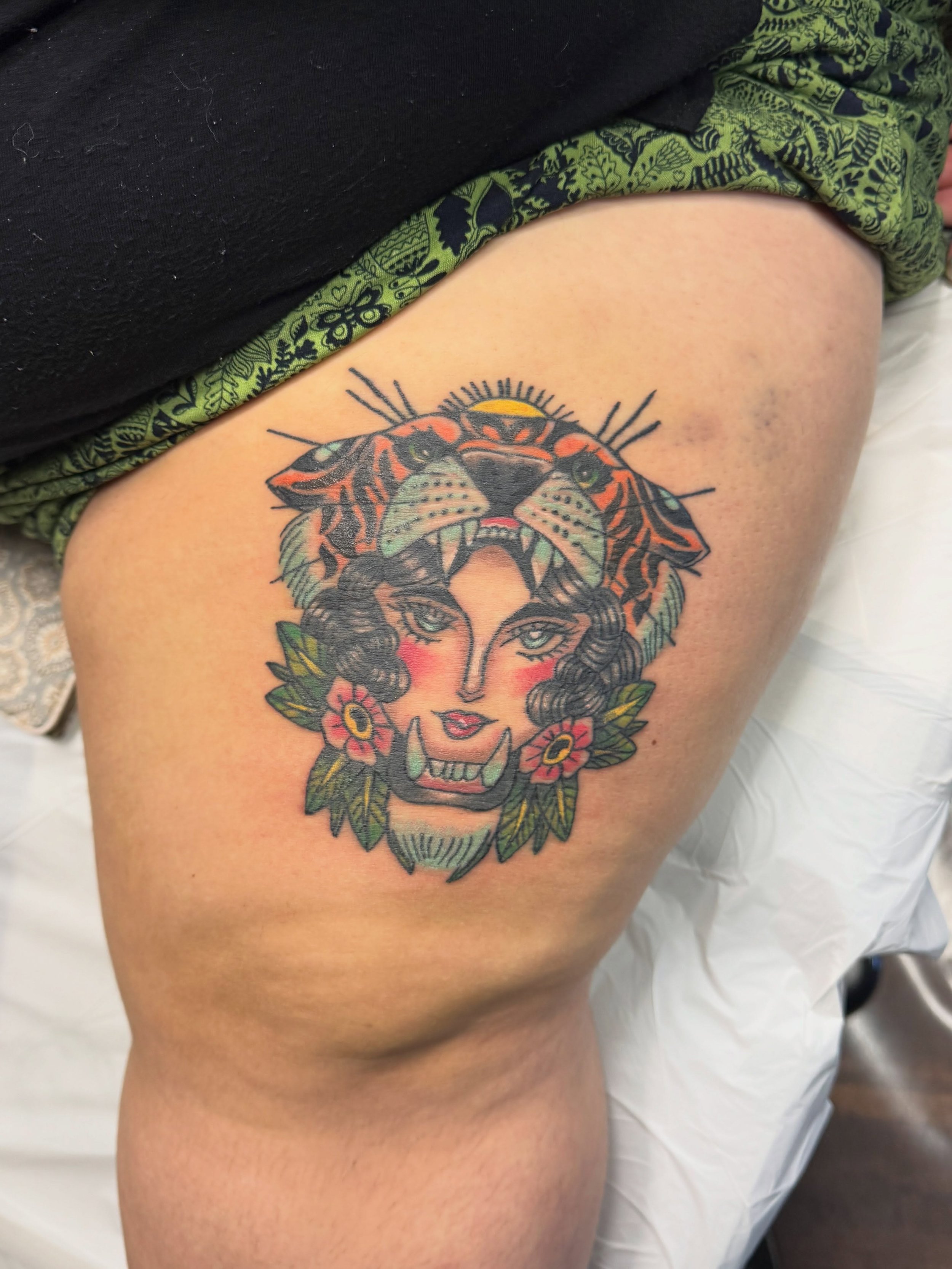 Love getting to some traditional styled tattoos! As always for tattoo inquiries shoot me a message or check out the shop website! ❤️🫶 Still have some October weekday spots so get in while you can! 
.
.
https://www.blackcatinktattoostudio.com
.
.
#ta