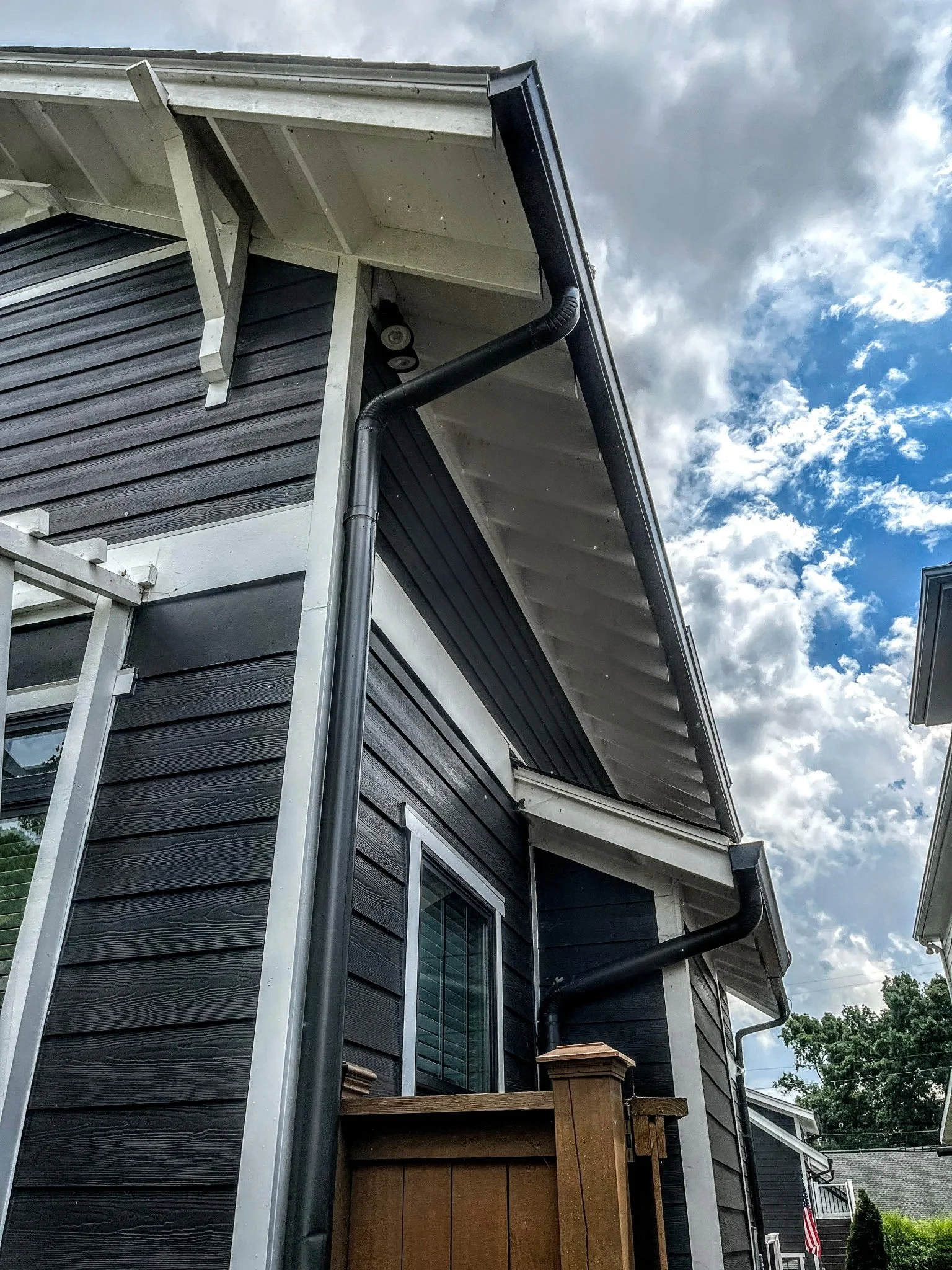 Freedom Gutters provides professional gutter services throughout Middle Tennessee, including seamless gutter installation, gutter replacement, gutter repair, gutter guards, gutter protection, downspout installation, and residential gutter solutions. 