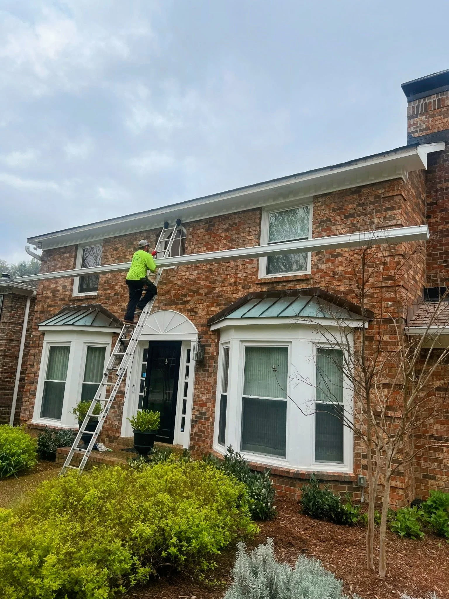 Freedom Gutters provides professional seamless gutter installation, gutter replacement, gutter repair, gutter guards, downspouts, fascia, and soffit services throughout Middle Tennessee. Quality residential gutter solutions built to protect your home