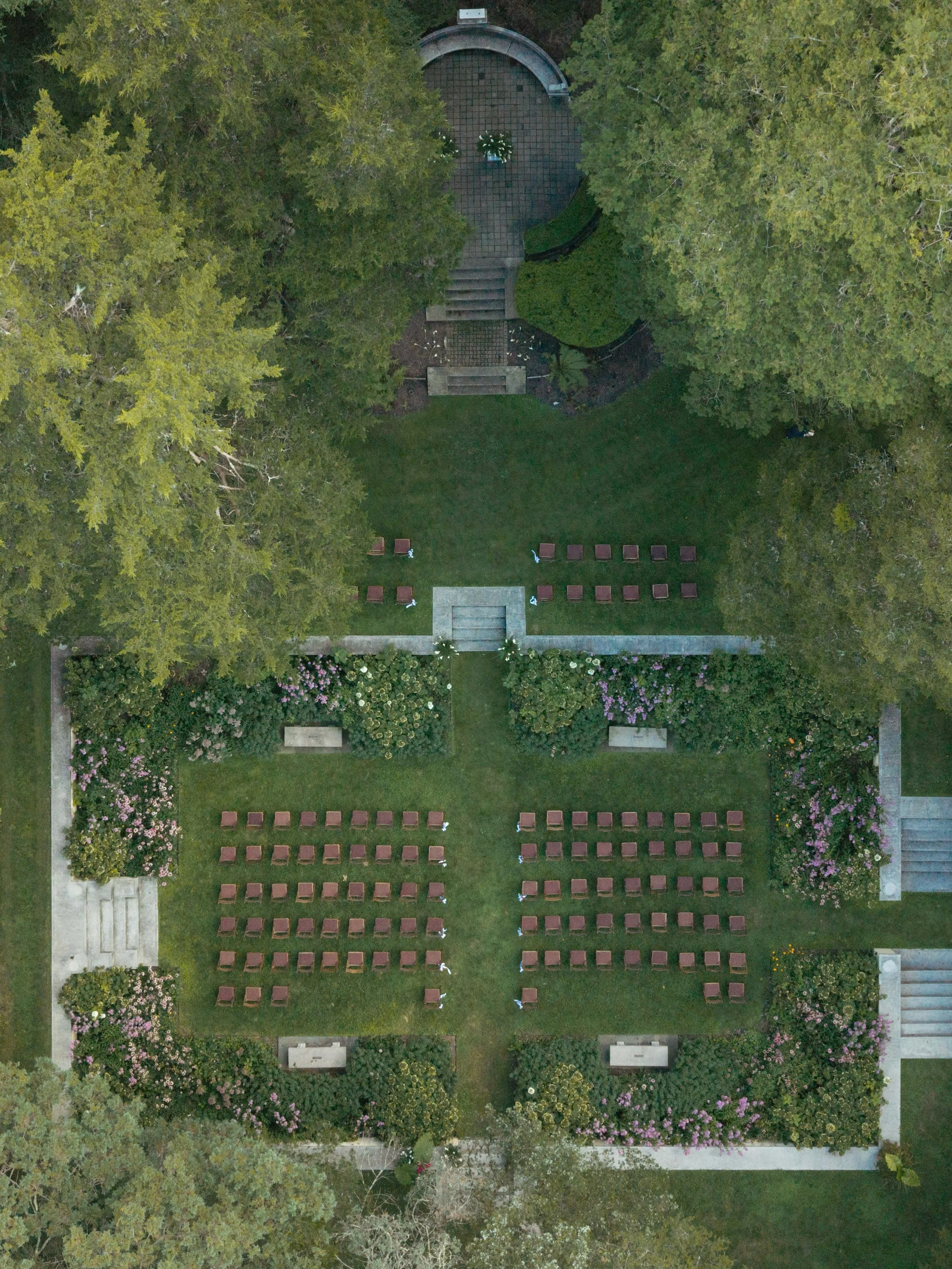 The most unreal ceremony in the sunken garden - simply cannot wait to share more of these ⛲️🌷🕊️

Planning and Design: @smneevents
Venue: @caramoorweddings &amp; @bedfordpostinn
Photo and Video: @sydneyraemedia
Florals: @anisflowersnyc
Dress: @kyhab
