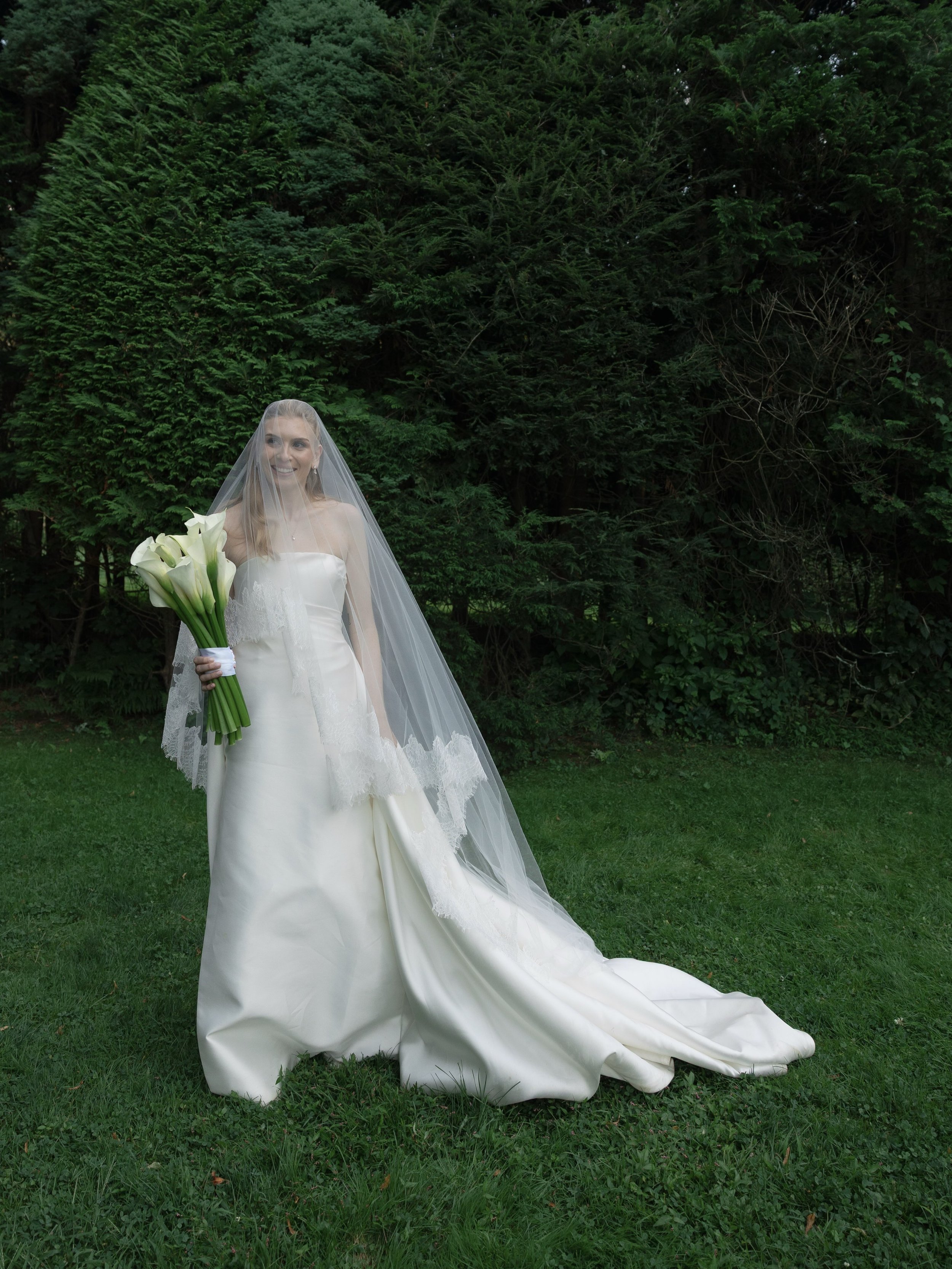 The most unreal bride in her most unreal @kyhabride dress! I truly cannot wait to share more from this day. It was such a work of art and so beautifully designed by Caroline and her vendor team. I truly feel so blessed to be apart.

Planning: @smneev