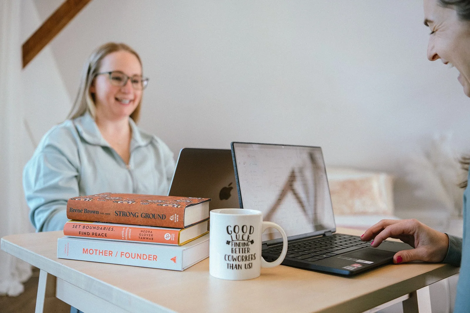 Dr Amanda Townsend working with a Root & Rise Consulting client to grow her practice