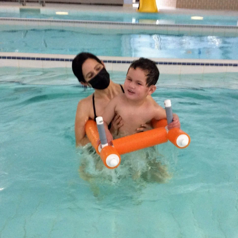 Noodle support for pool