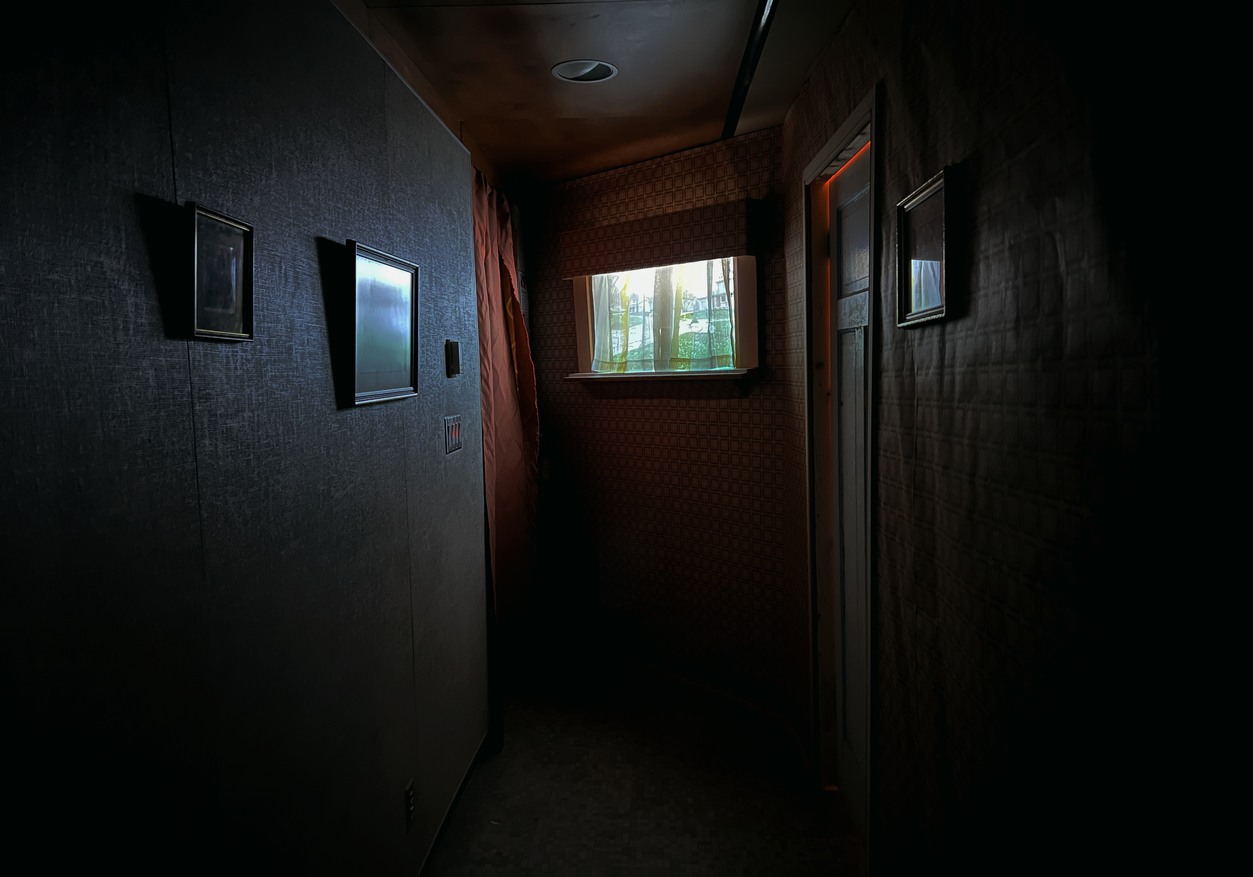 INT. HOUSE, ENTRYWAY  