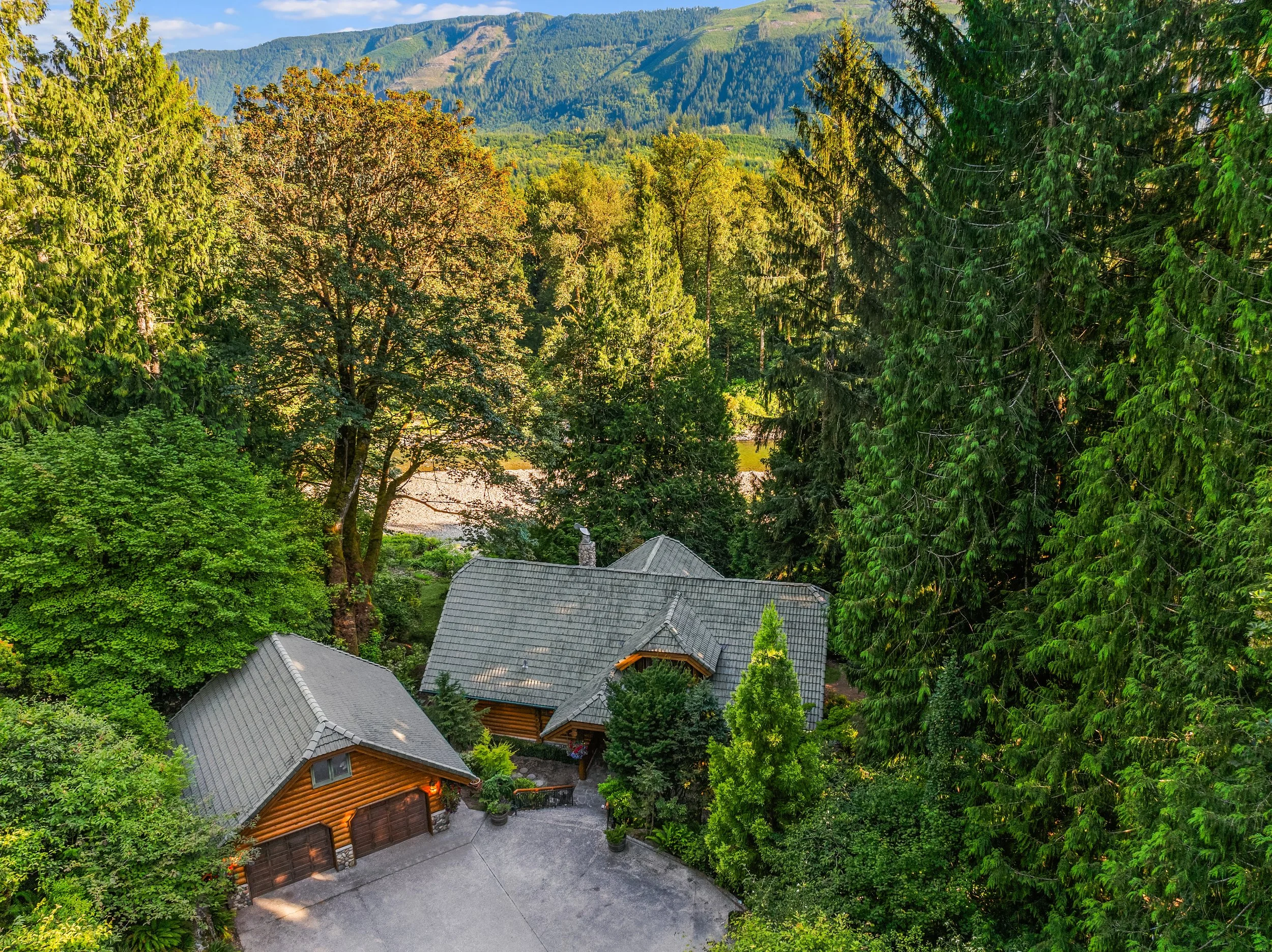 Brooks Creek - The Lodge (4).jpg