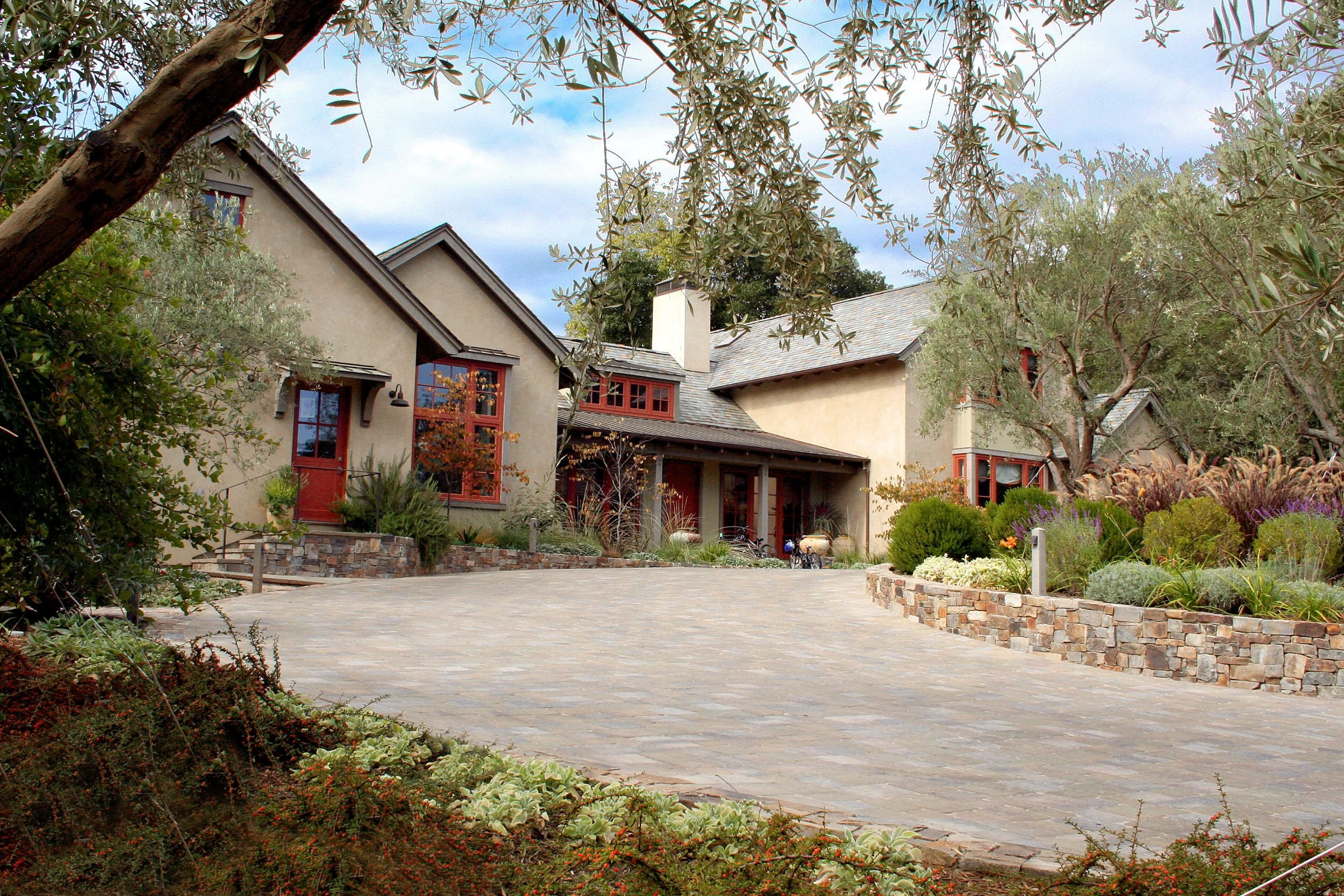 Transitional-5-Portola-Valley--ext-front-edited2--Taylor-Lombardo-Architects.jpg