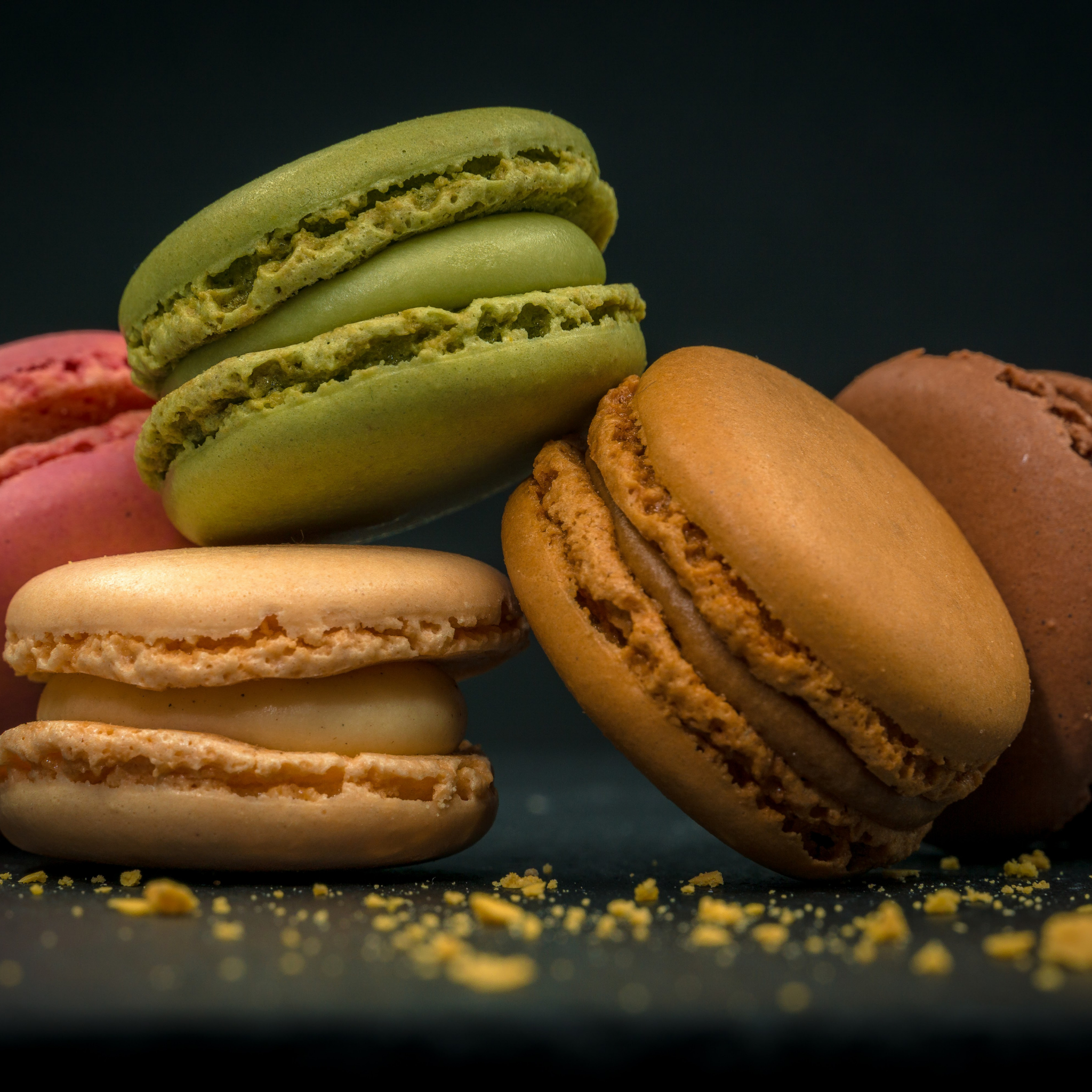 SIGNATURE Macaron Collection - 6 Pieces