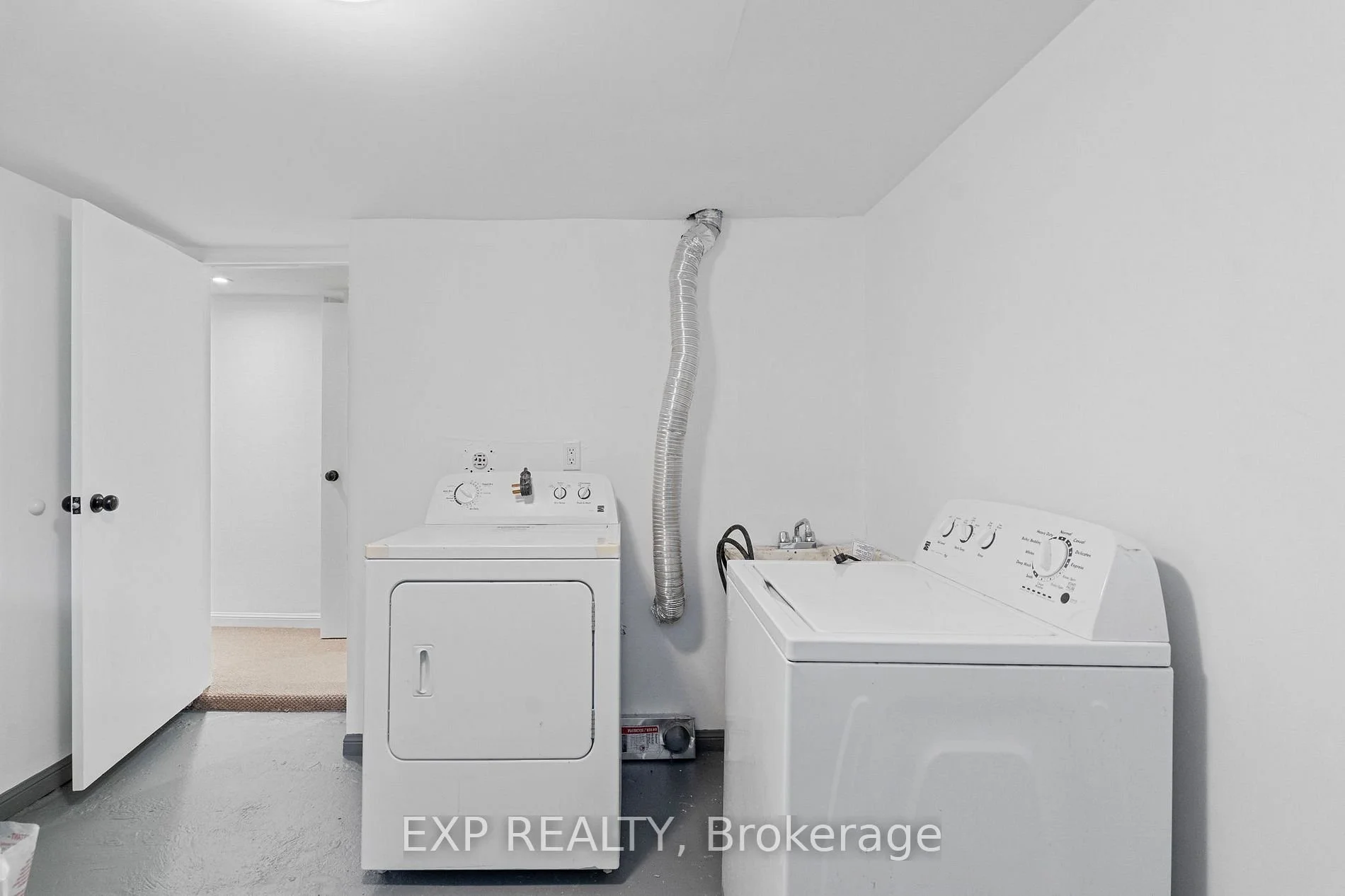 26 Glen Manor Dr 15.jpg