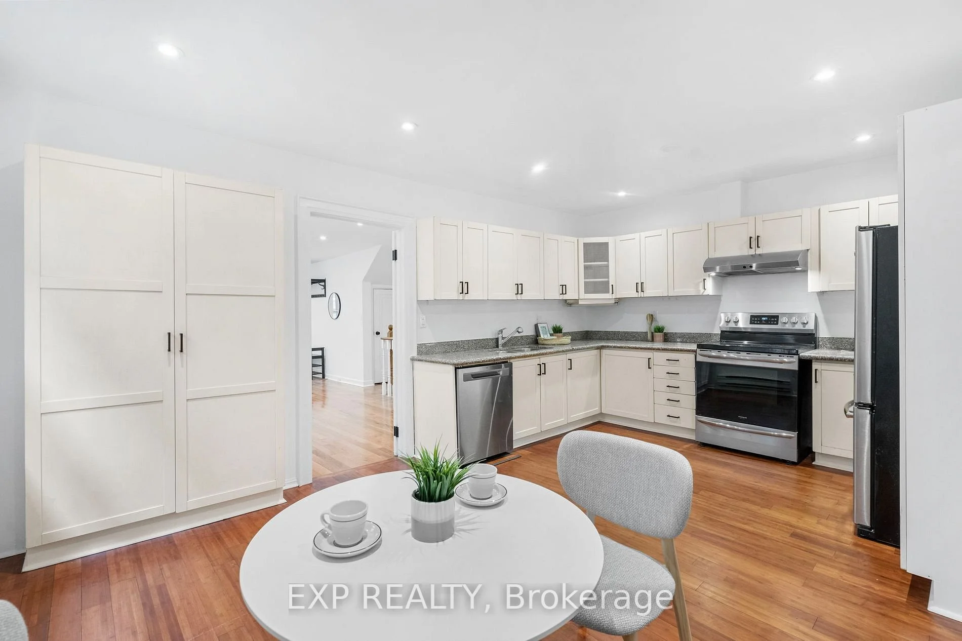 26 Glen Manor Dr 10.jpg