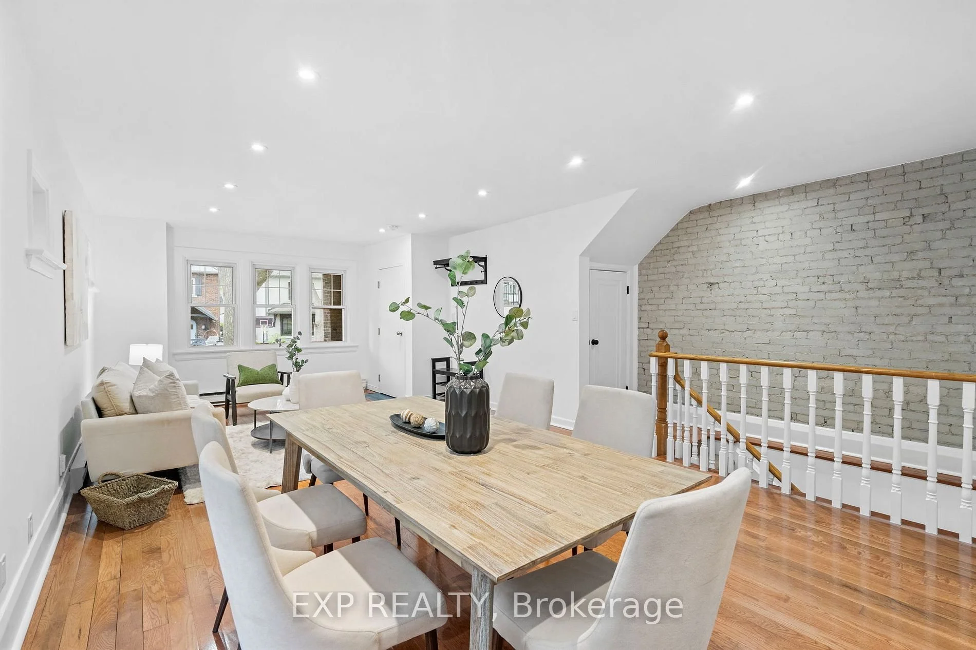 26 Glen Manor Dr 9.jpg