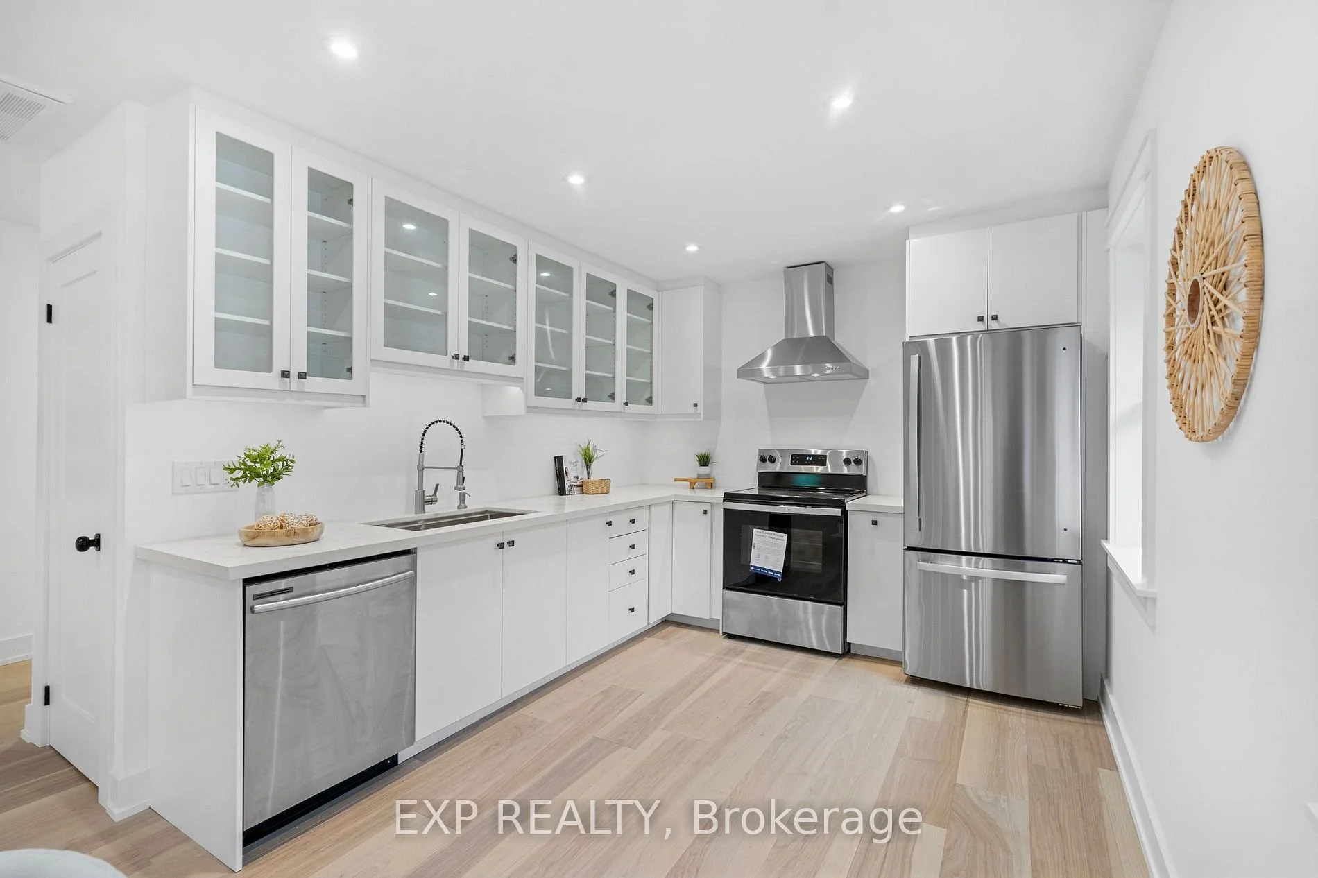 26 Glen Manor Dr 5.jpg