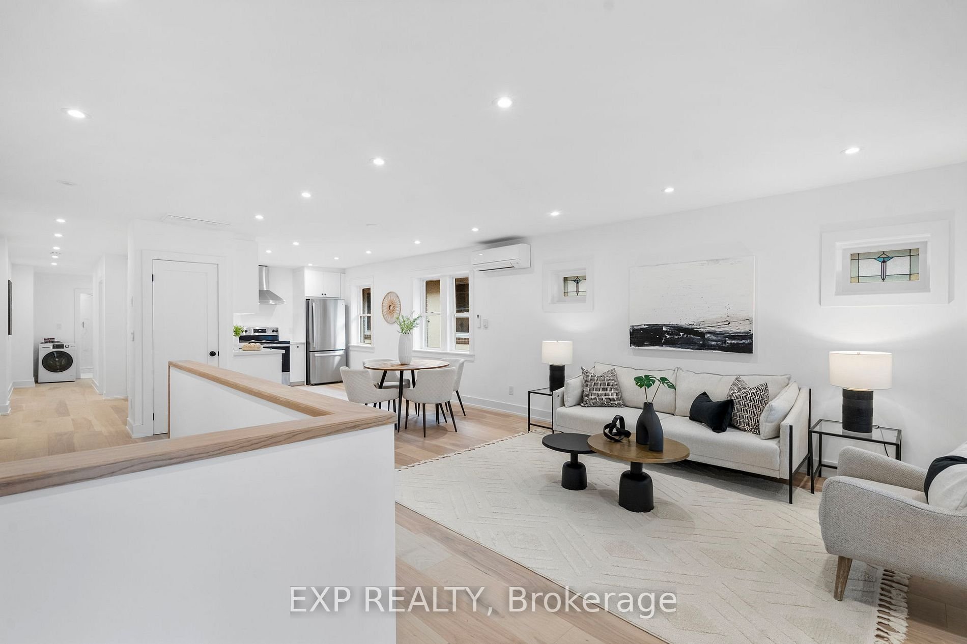26 Glen Manor Dr