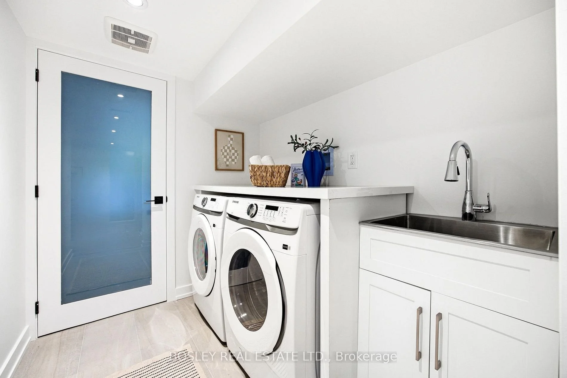 28 RICHARD Ave 12.jpg