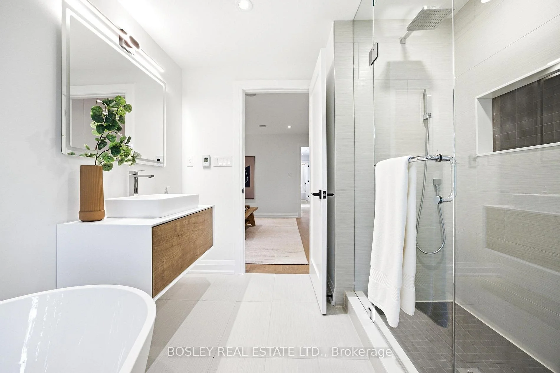 28 RICHARD Ave 8.jpg