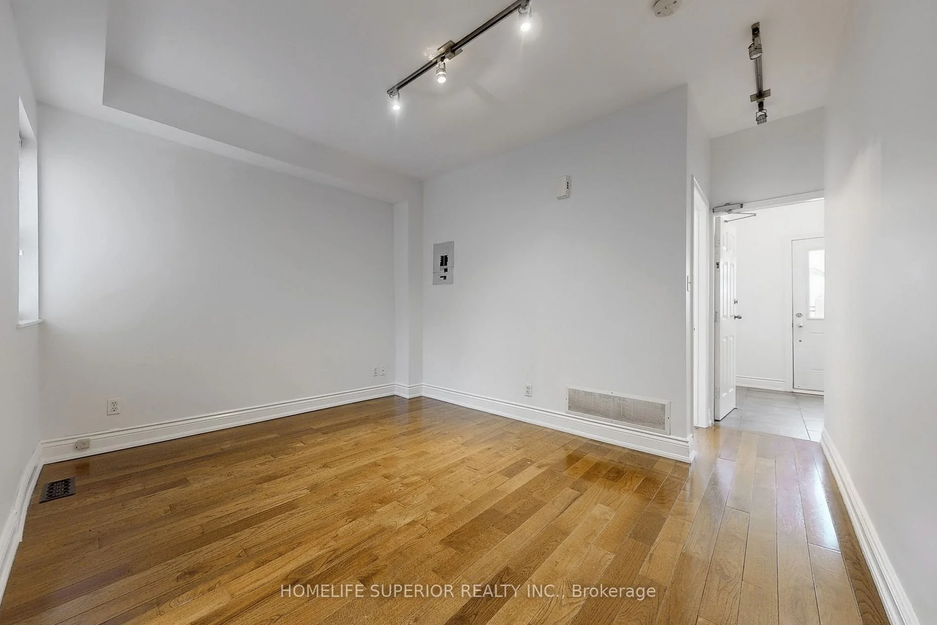 17 Mitchell Ave 3.jpg