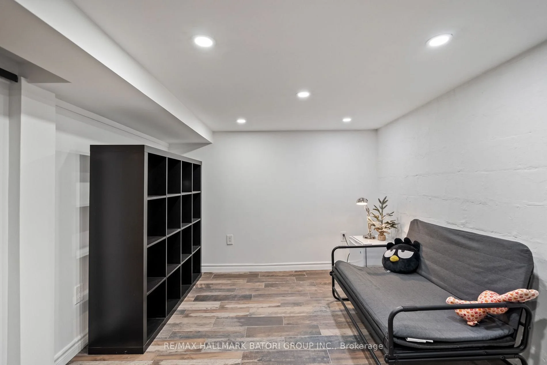 567 Roehampton Avenue 9.jpg