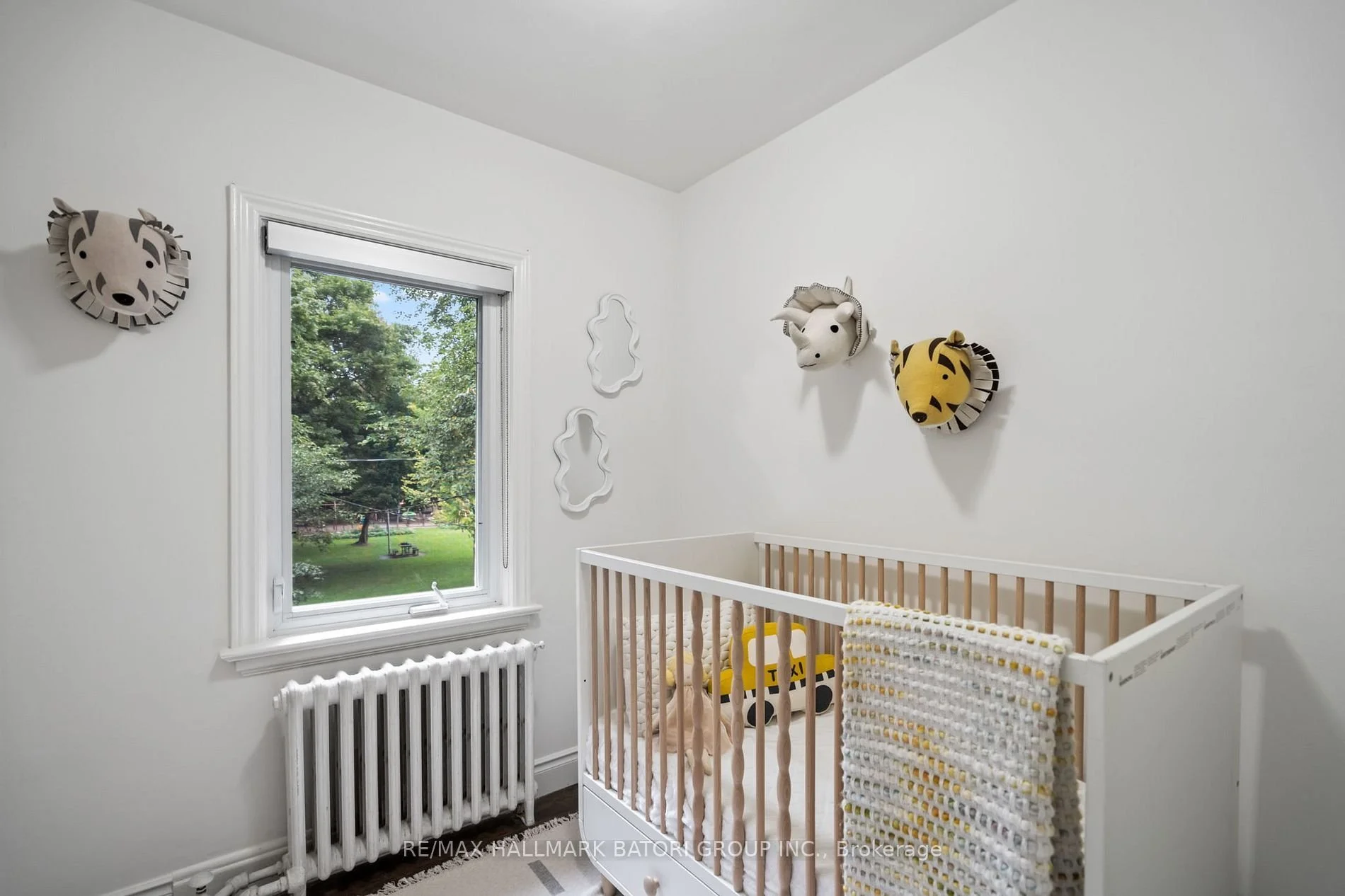 567 Roehampton Avenue 8.jpg