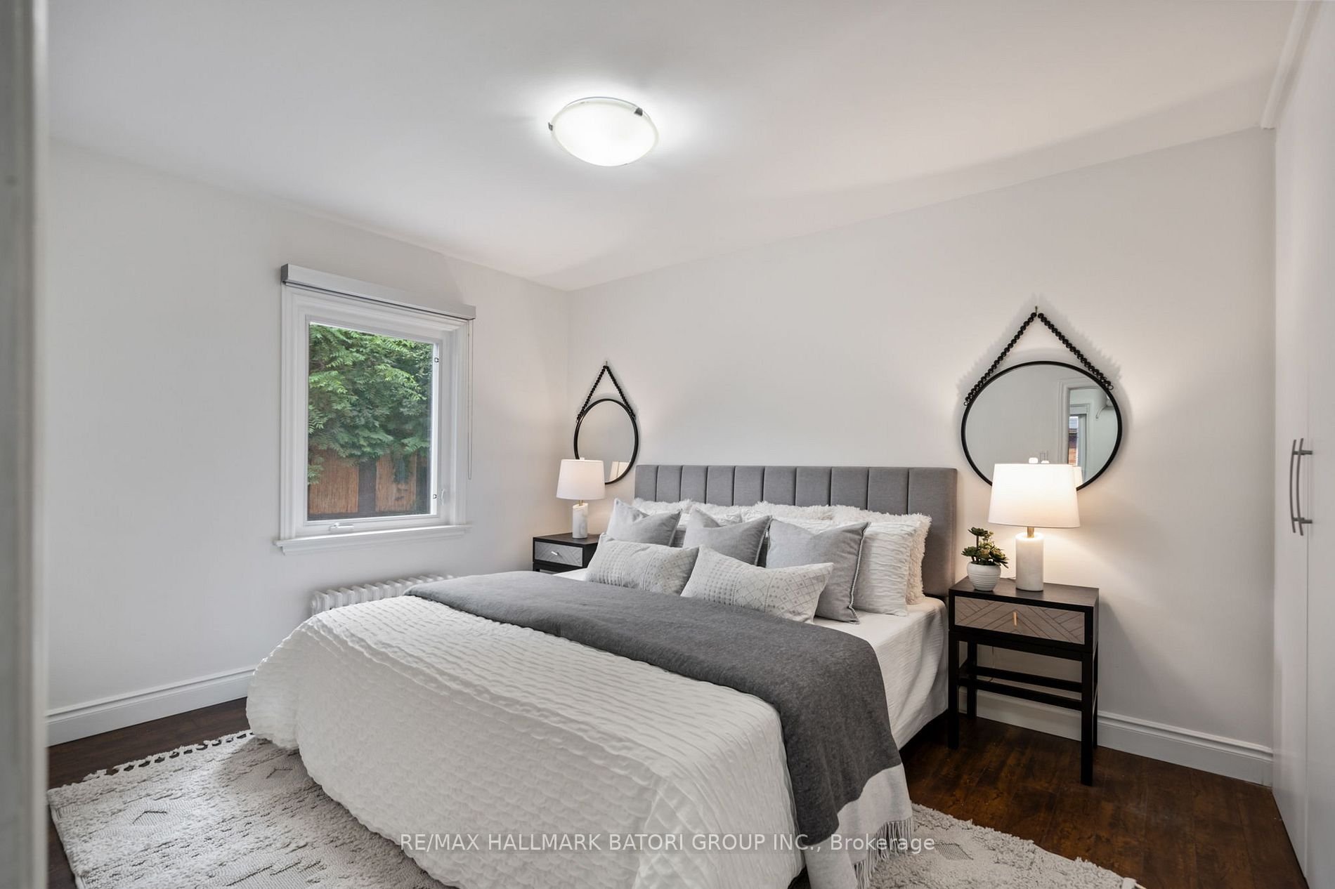567 Roehampton Avenue 5.jpg