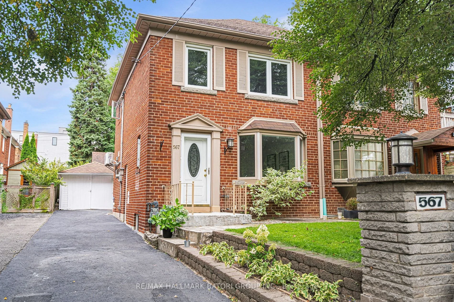 567 Roehampton Avenue 1.jpg