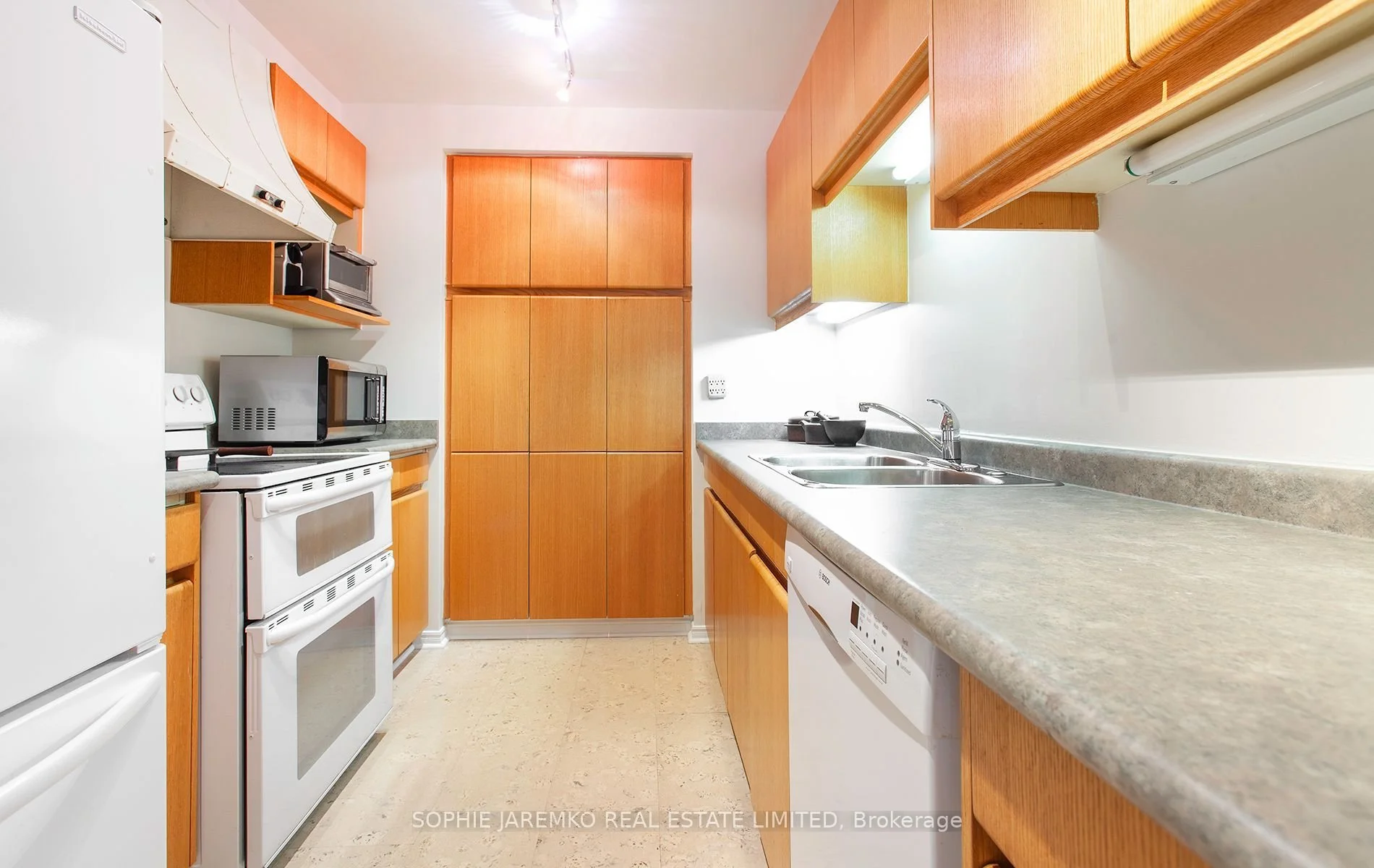160 Frederick St 706 6.jpg
