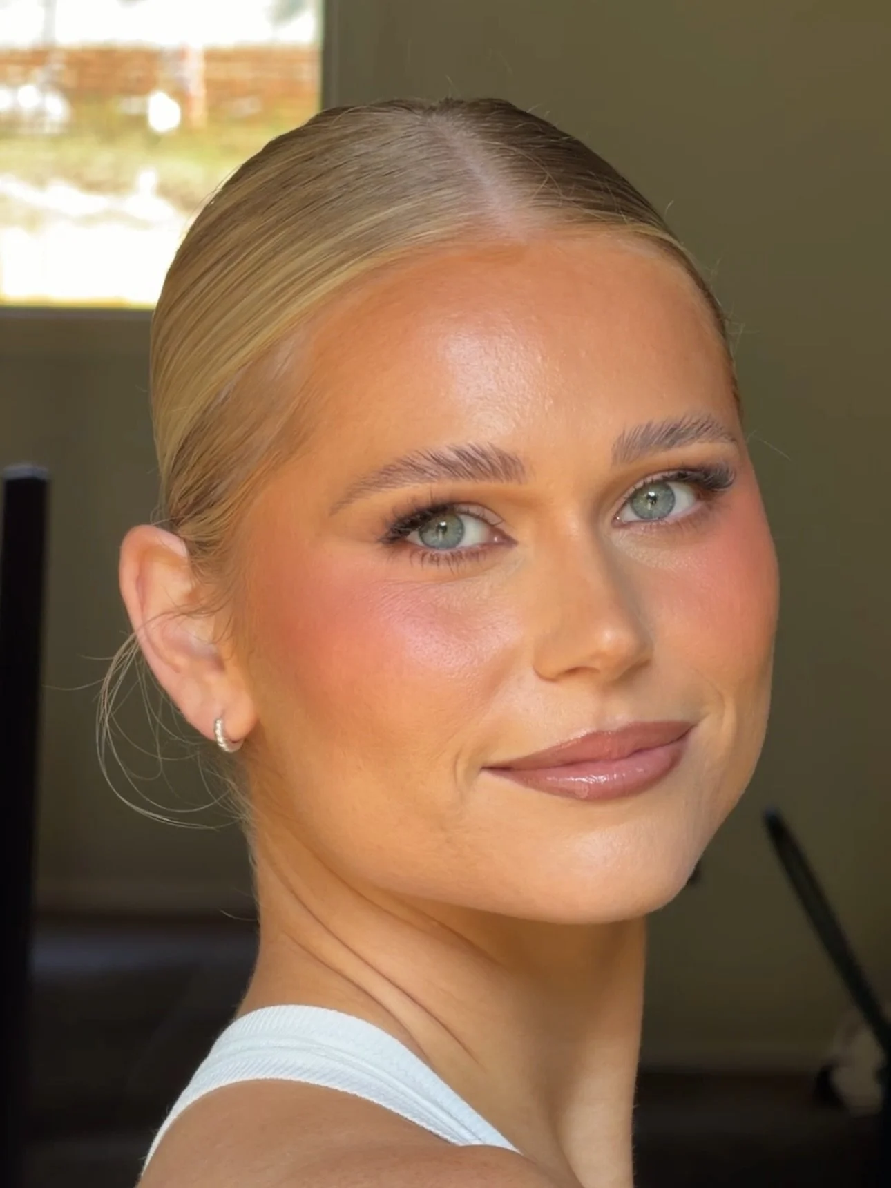 Such an amazing day upskilling my artistry with @makeupby_kendal 🤍 I invested in a 1:1 lesson to learn her signature Aussie glam, and it did not disappoint. So many good tips and techniques I can&rsquo;t wait to bring into my own work and create eve