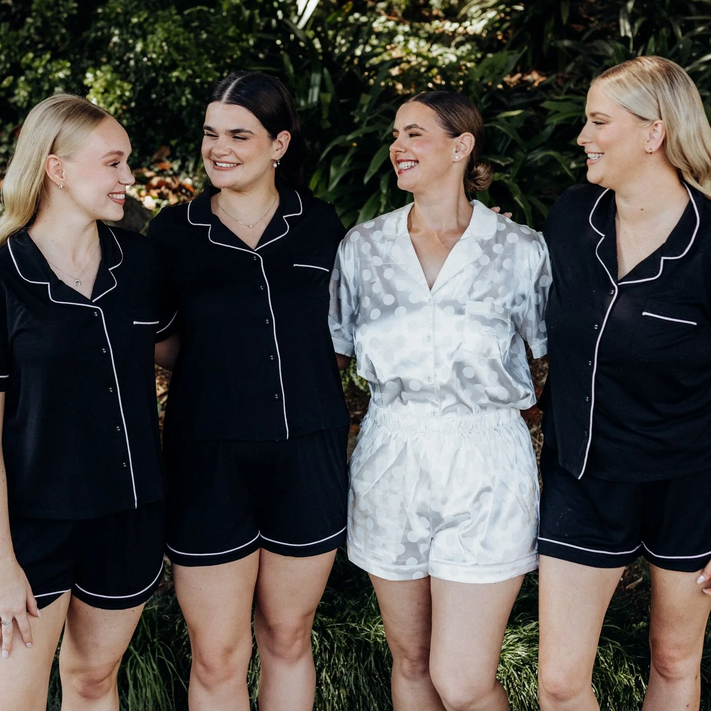 Kim and her girls 🕊️

The dreamiest day with the best weather at @eagleridgeestate 

Hair @kayla_studioknz 
Photographer @justin.aitken