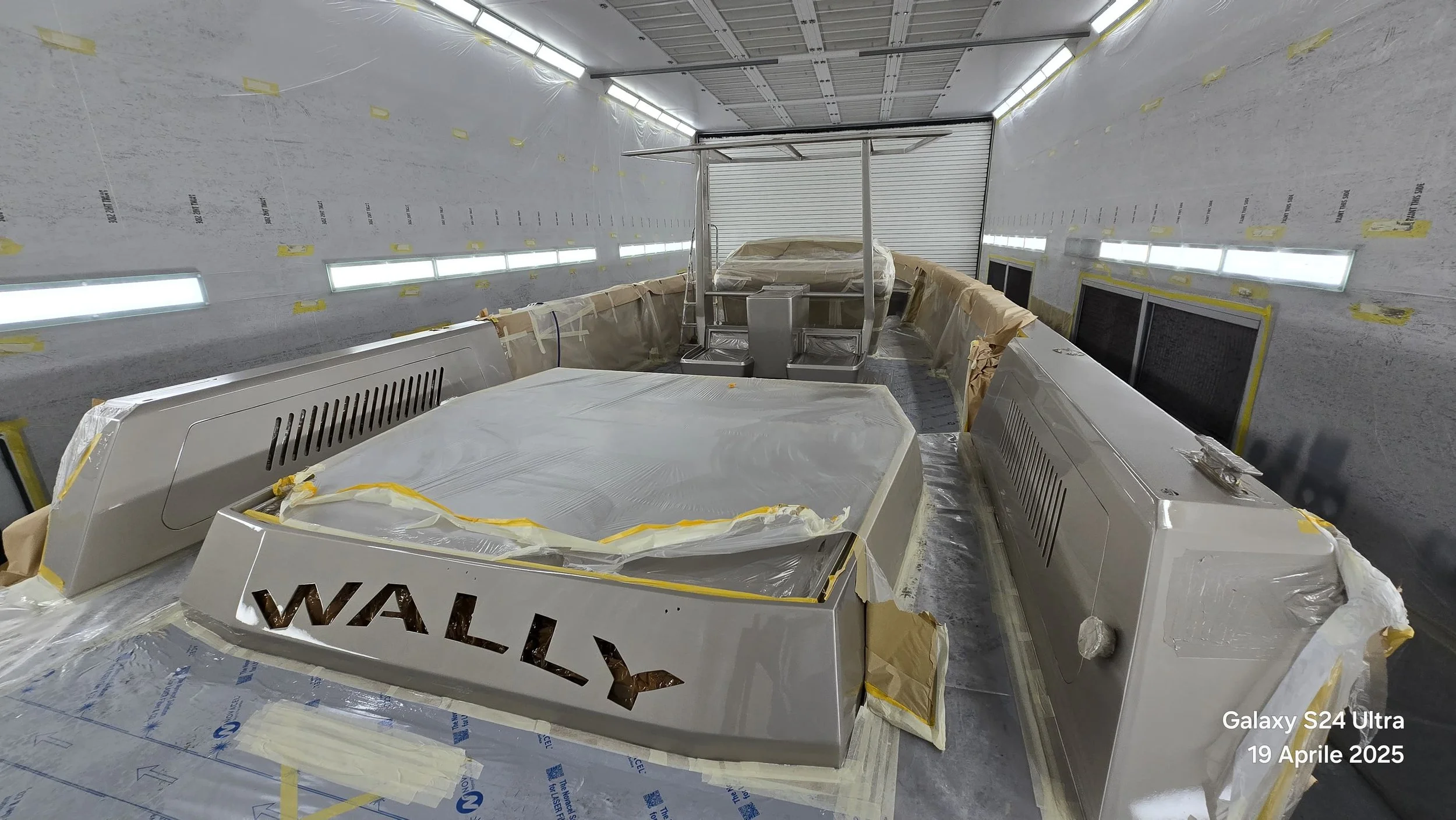 Nella cabina di la verniciatura(Wally)