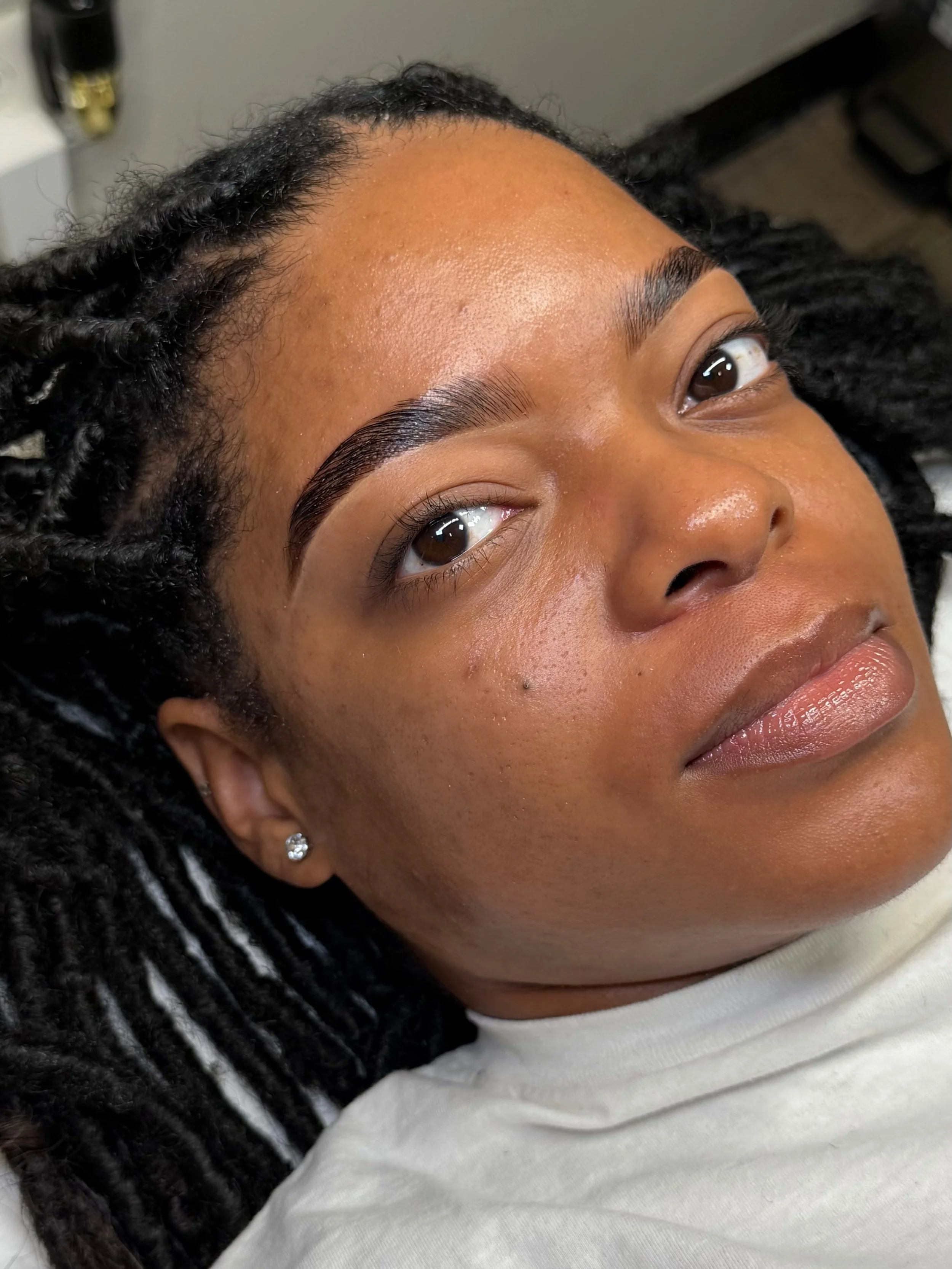 This is what the hype is about😏

FULL. SLEEK.DEFINED. 

Results that last up to 6 weeks. You can&rsquo;t beat that quality. You deserve to experience the best possible version of your brows. 

Limited July appointments remaining. Stop watching &amp;