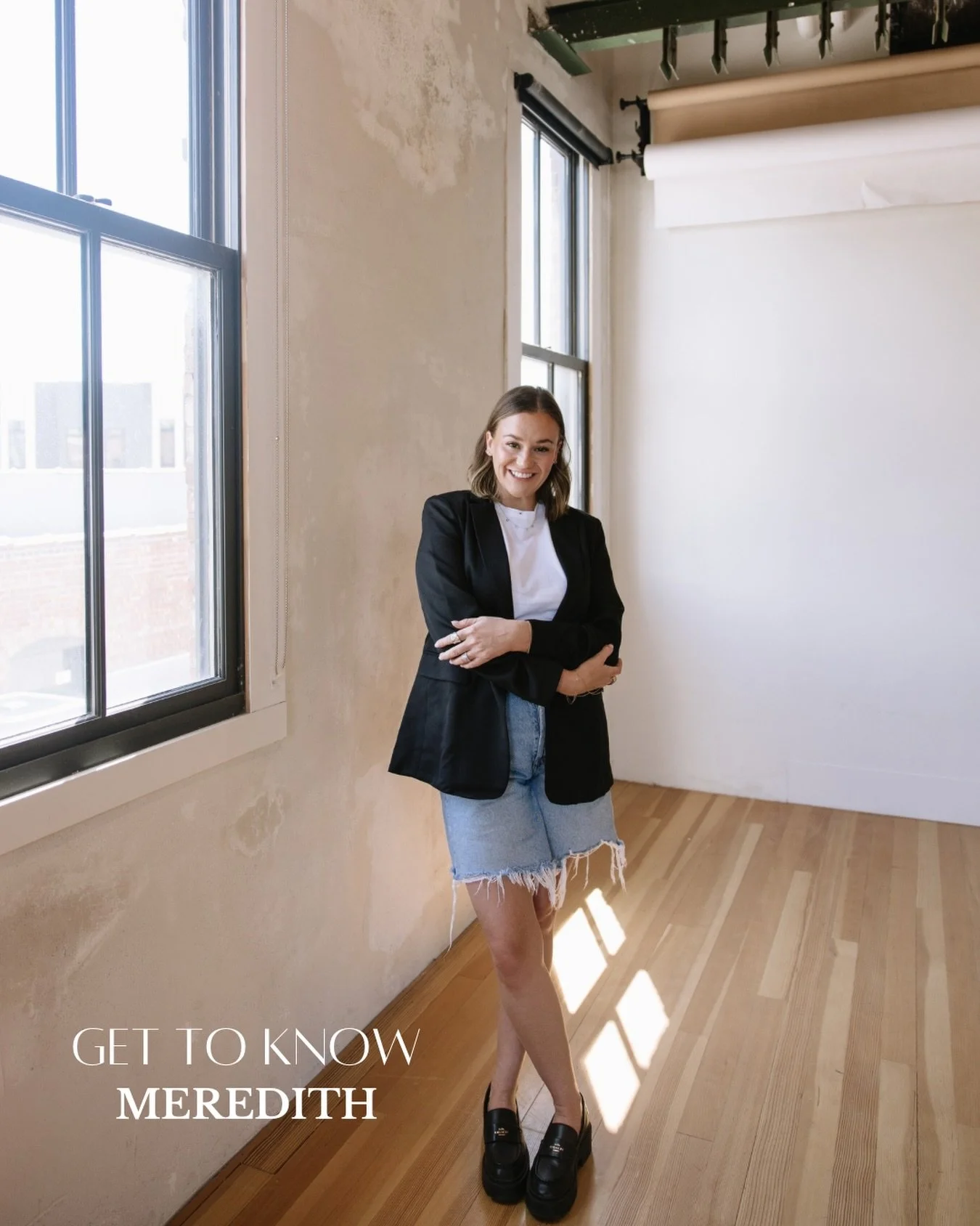 Meet Meredith 🤍

Owner of HONEY, extension and color salon coming soon to Waukee.

When she&rsquo;s not in the salon, you&rsquo;ll find her spending time with her family, exploring local coffee &amp; brunch spots, or cozied up with a good book. 

Wh
