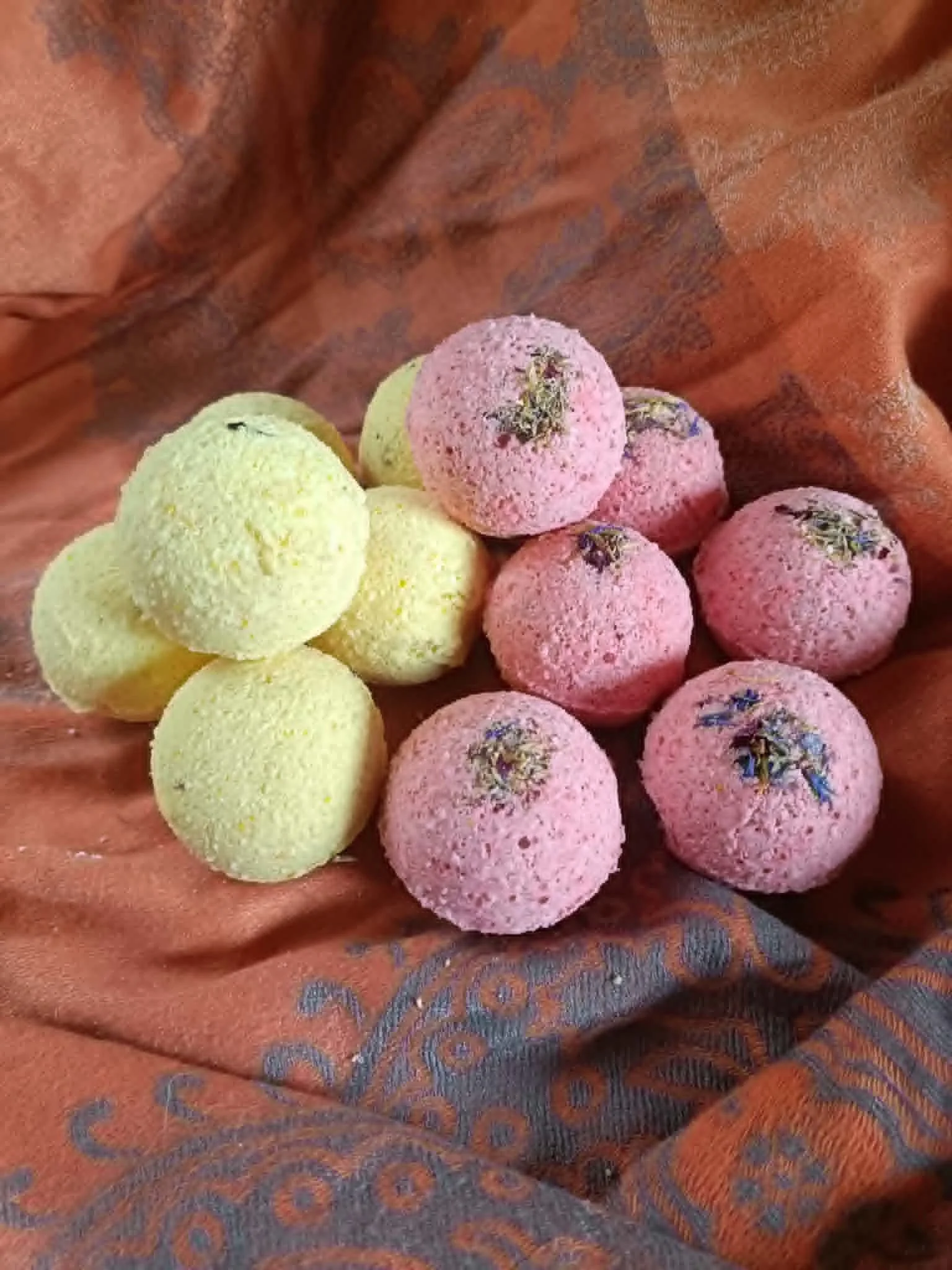 Bathbombs - Vanilla and Rose petals