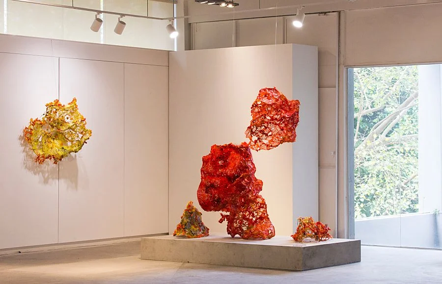 quickening-cloth-paper-plaster-acrylic-resin-wire-fishing-line-hot-glue-dimensions-variable-2019-opt.jpg