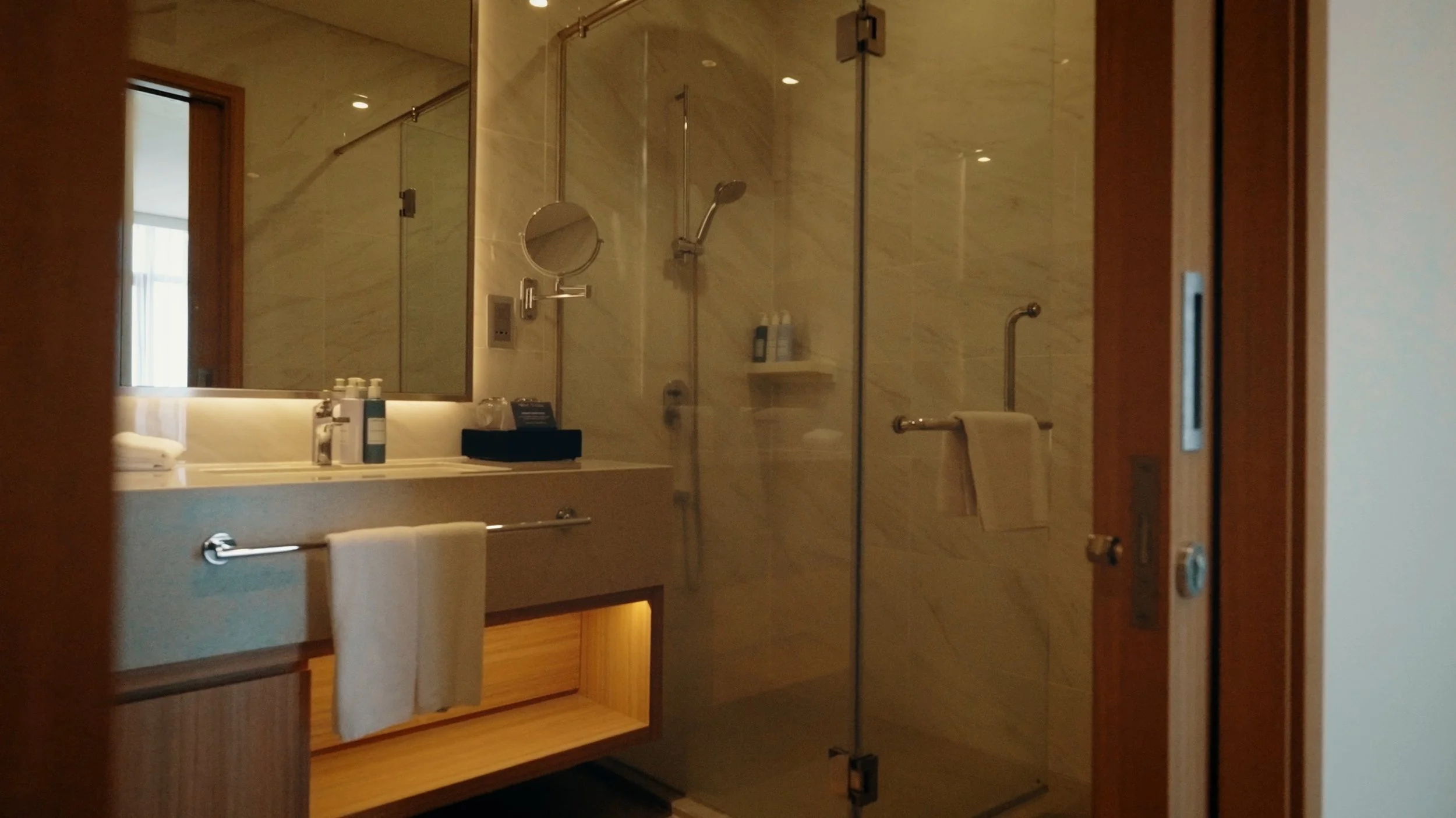 MAIN EDIT_ OAKWOOD RESIDENCE SAIGON_04_39_58_05.jpg