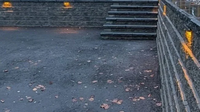 Retaining wall cap lights - Coquitlam, backyard