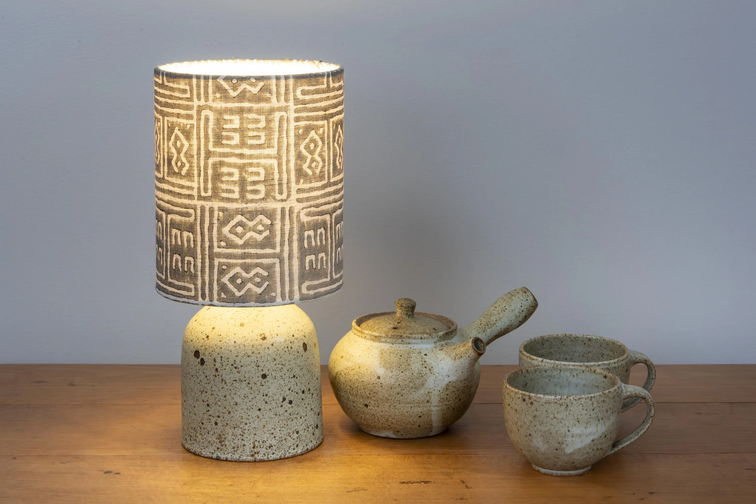 Lamp matt stone with handblocked shade