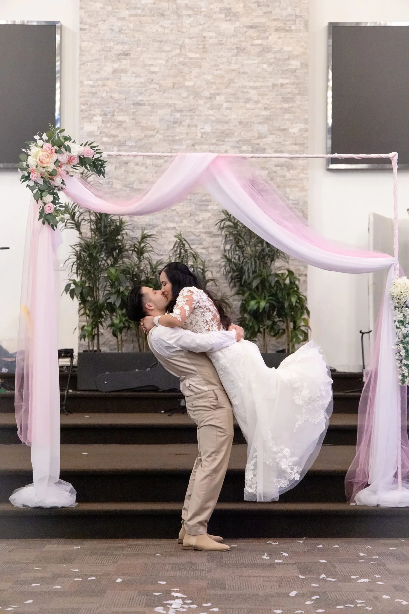 wedding-333-dip-kiss.jpg