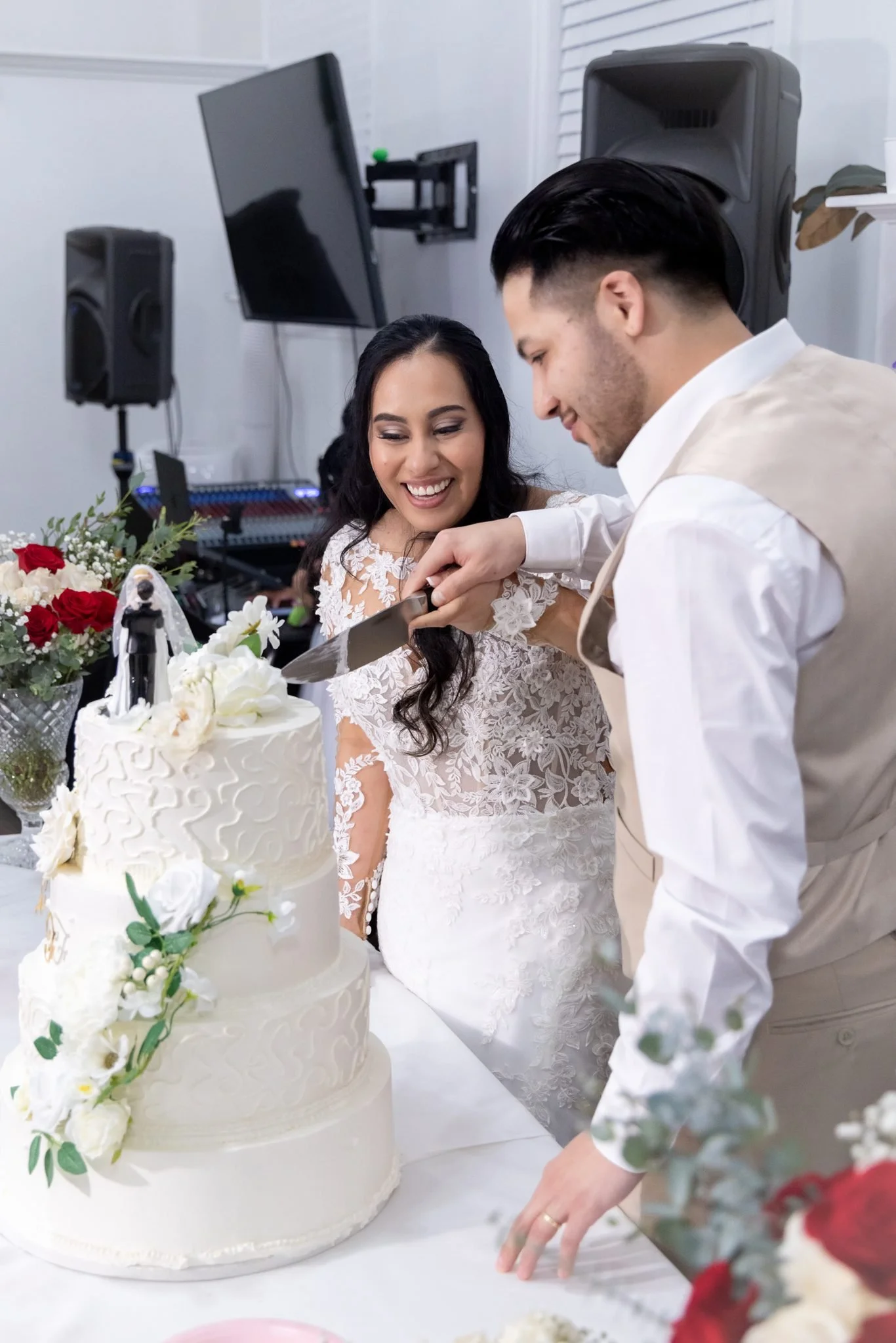wedding-303-cake-laugh.jpg