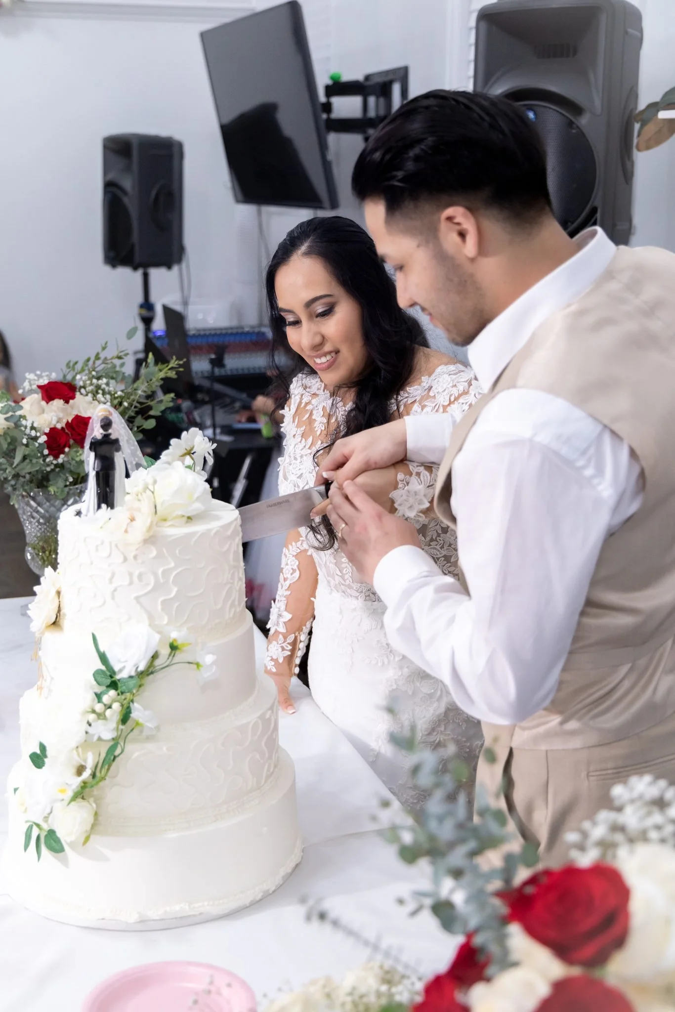 wedding-300-cake-feeding.jpg