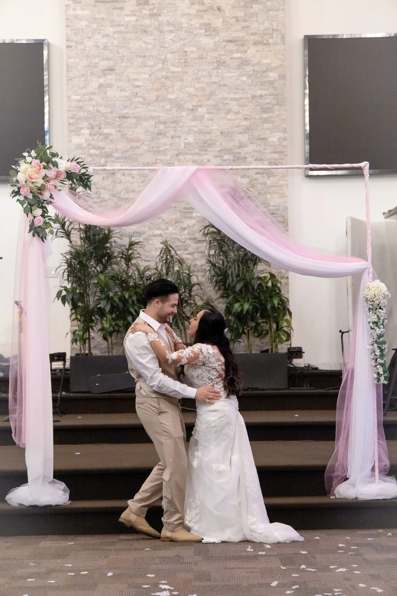 wedding-327-kiss-altar.jpg
