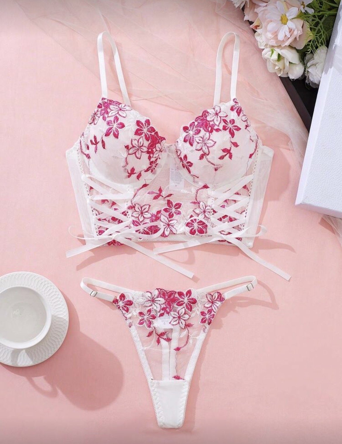 Conjunto blanco con rosado de dos piezas