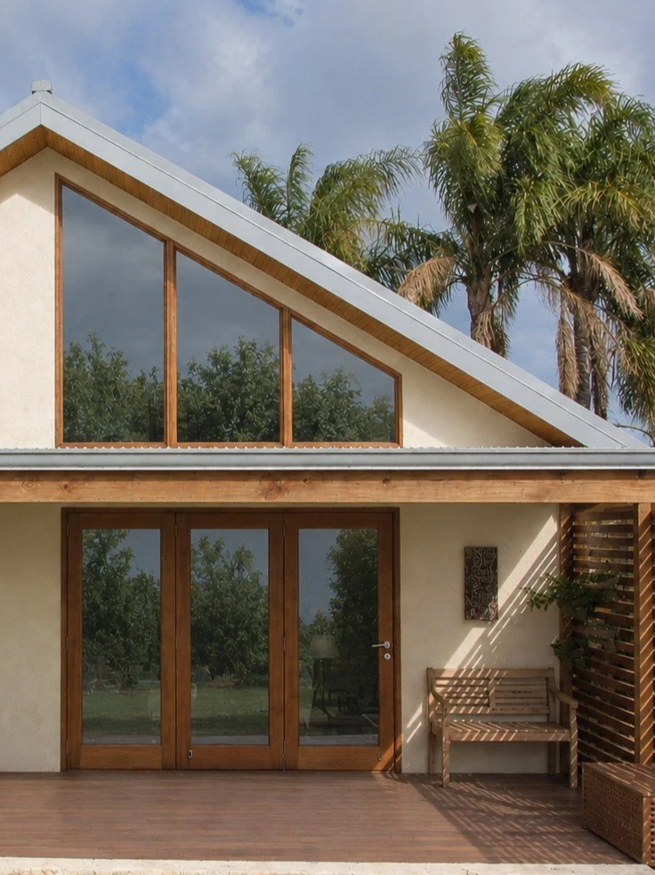 G.R.E.B. Strawbale House - Hilton