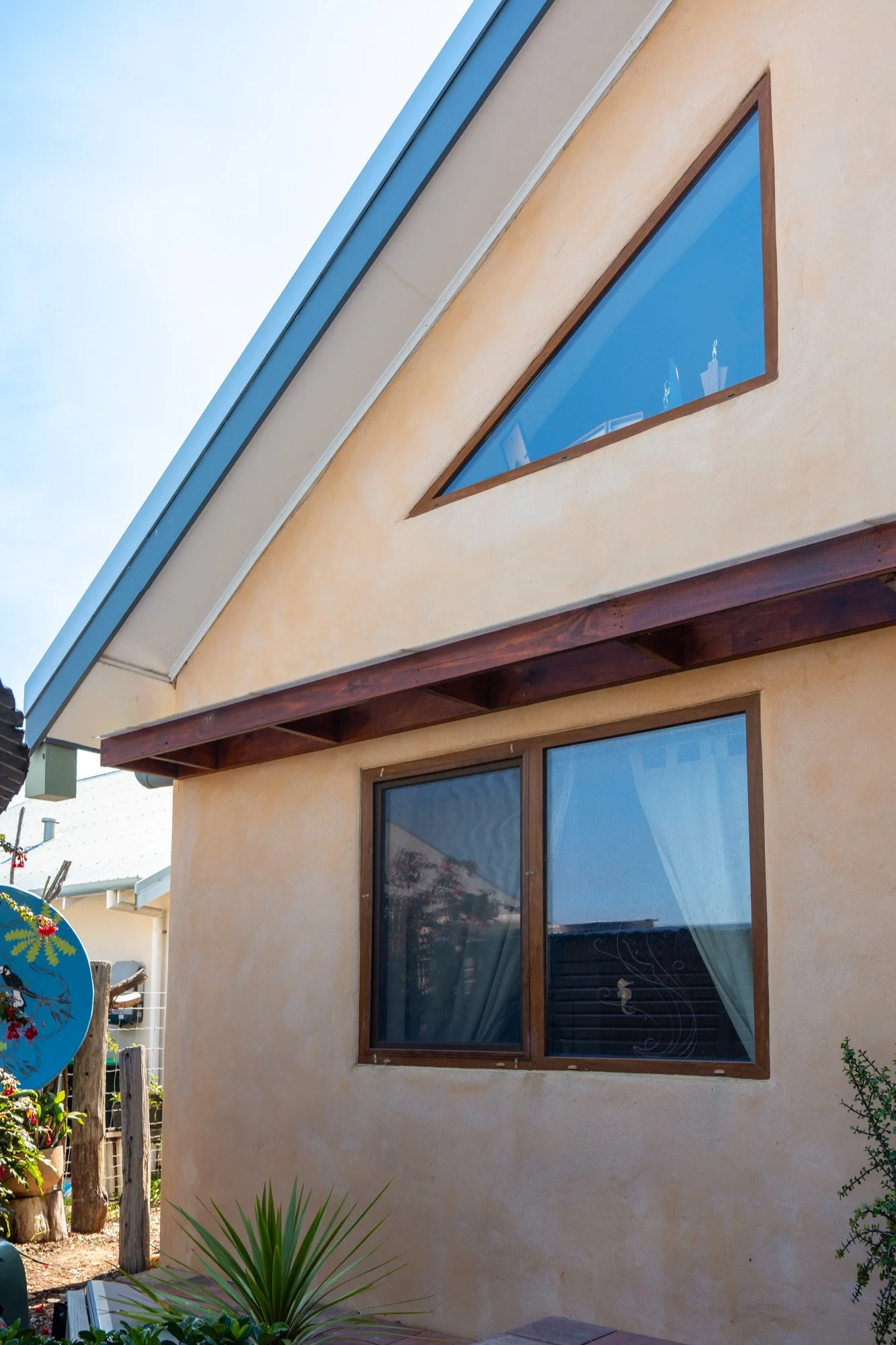 Sustainable straw bale home in Witchcliffe with passive solar design