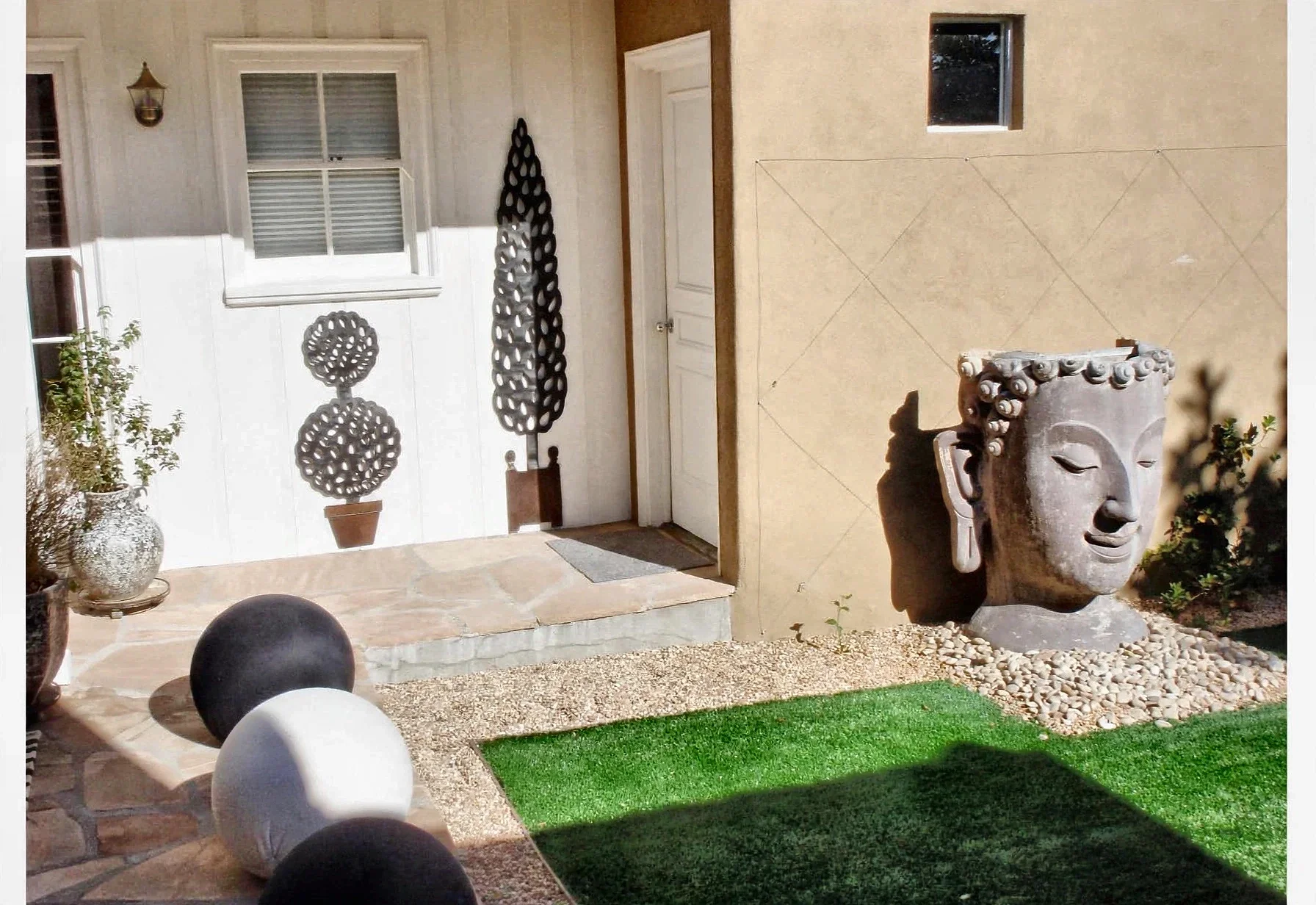 Sculptural Buddha courtyard with contemporary garden details at a San Diego coastal residence