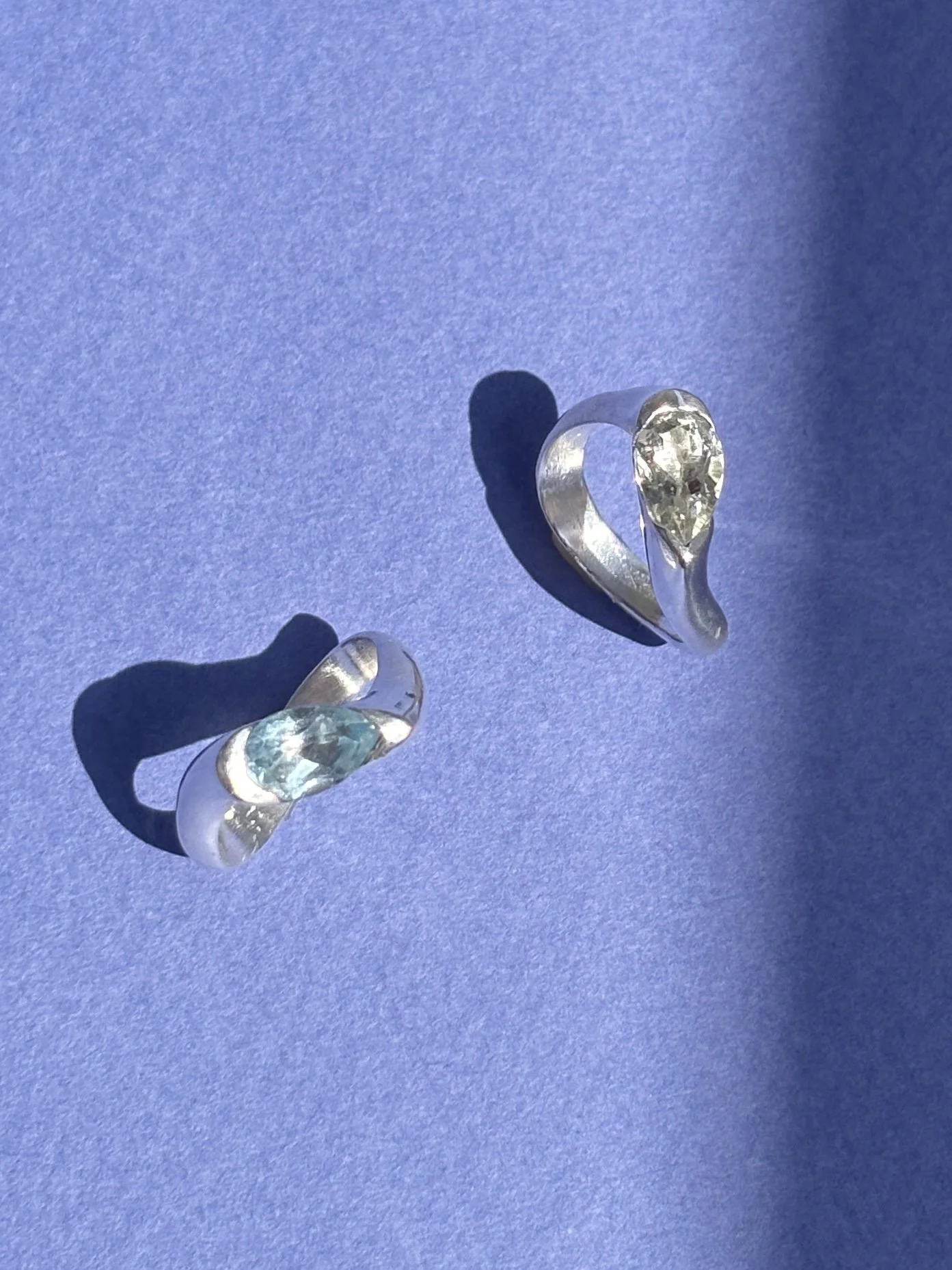 bijoux sculpturaux et organiques faits à la main.JPG