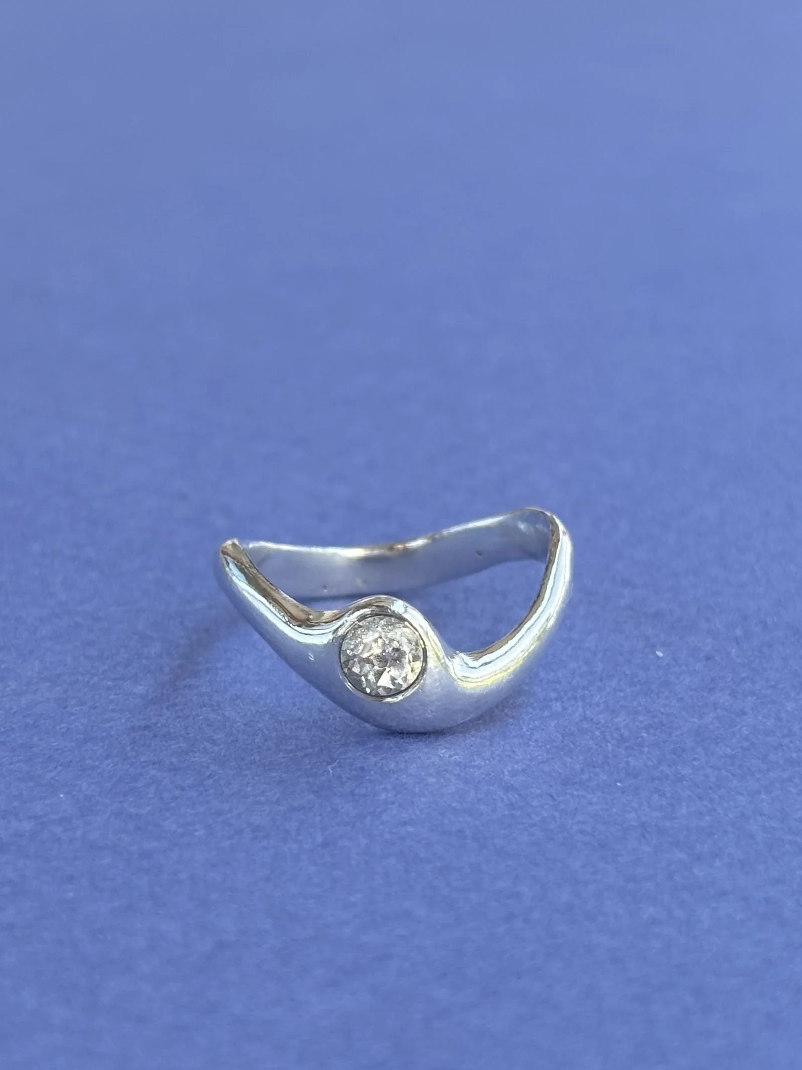 Anneau asymétrique en argent et brillant.JPG