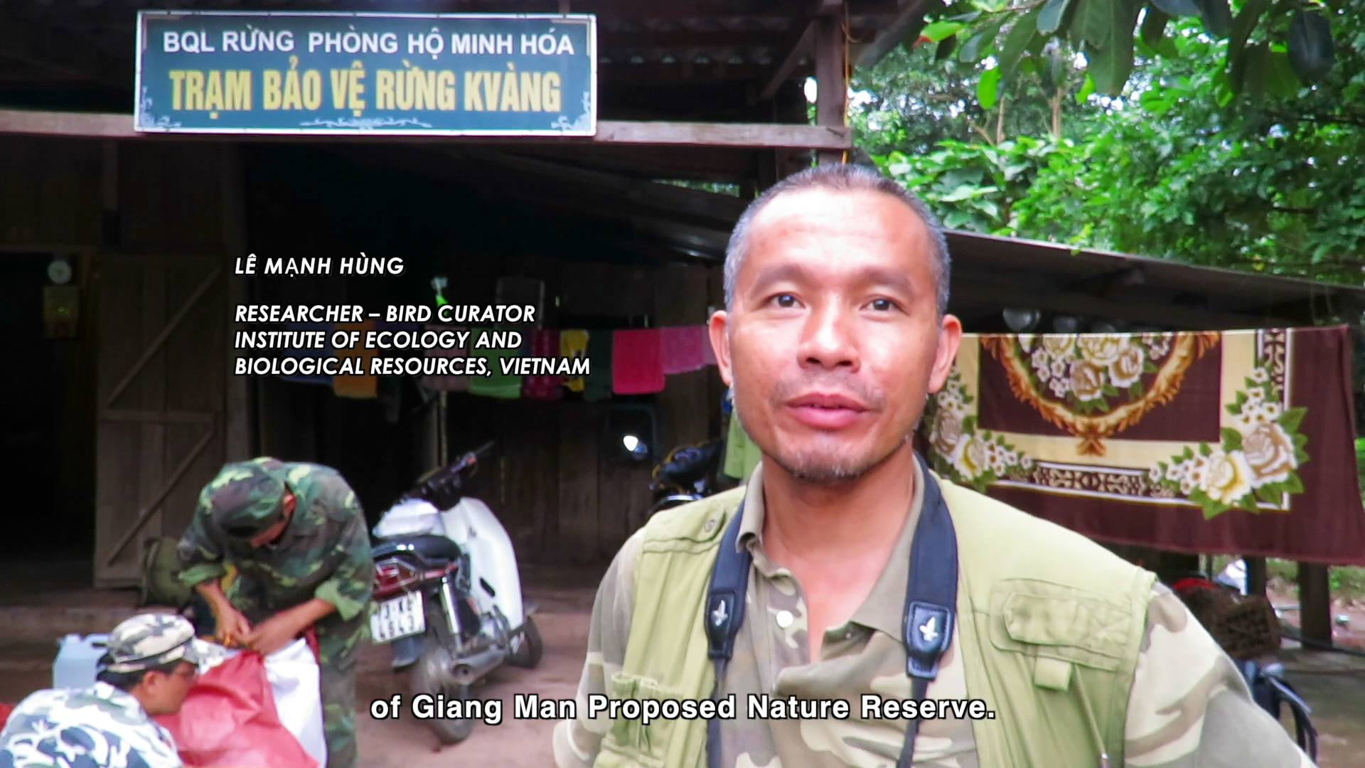 Hung Le Manh, Vietnamese researcher, sharing his experience during the expedition in Nui GIang Man, Vietnam