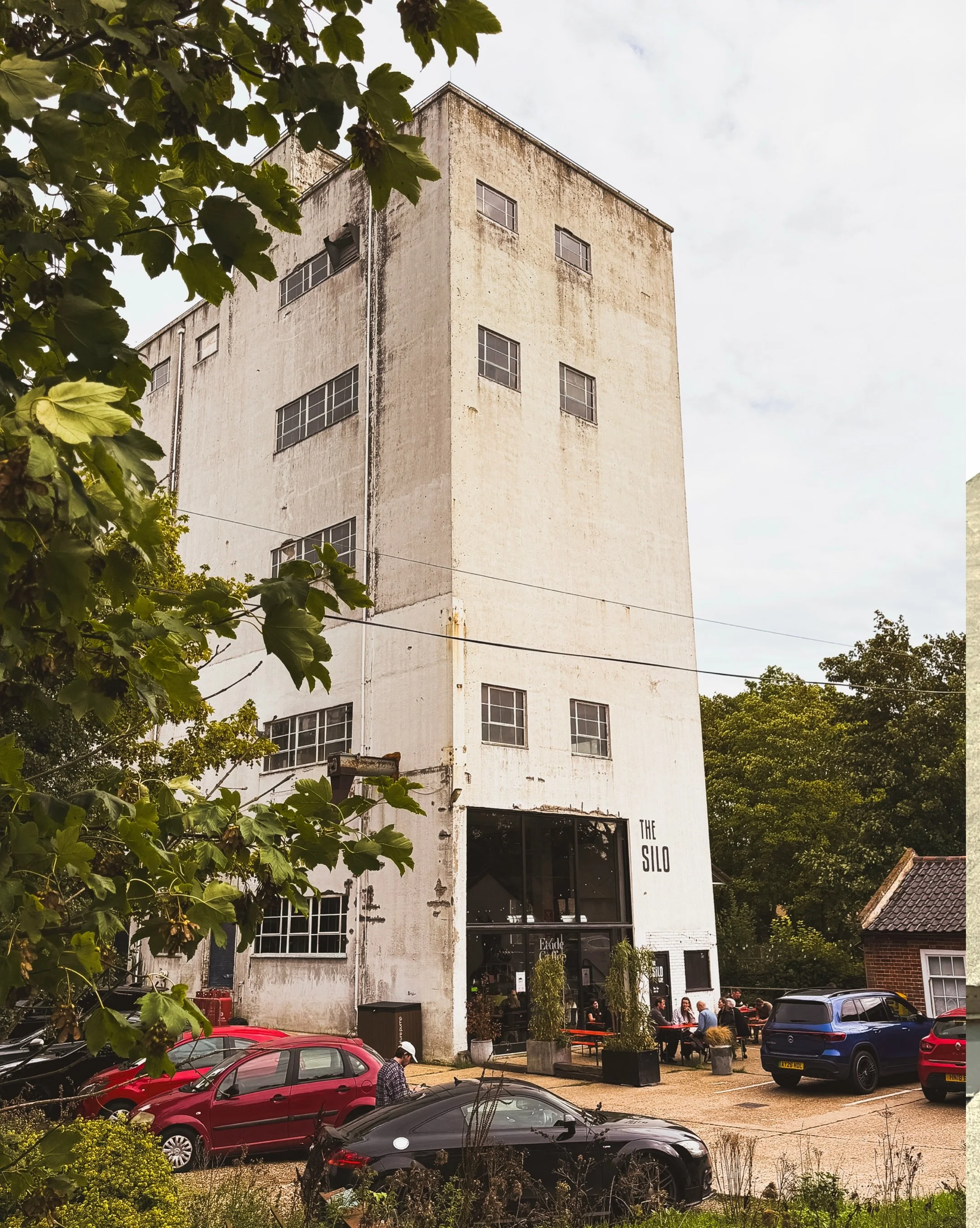 On my mission to showcase the best #norfolkindependantbusiness and equally have the best coffee I visited @etude.coffee at @the_silo_cafe. 

We had an amazing iced coffee and a pumpkin spice latte as it&rsquo;s now Autumn - as a coffee snob anyway I 