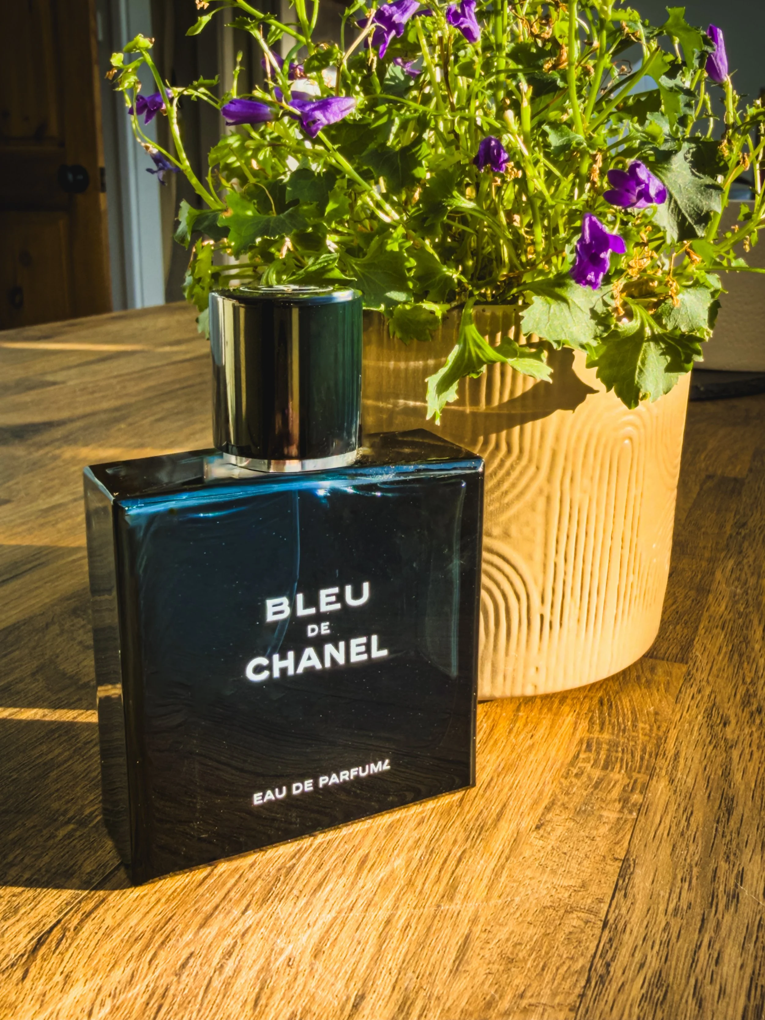 So I have a slight obsession with aftershaves and smelling good, with #bluedechanel being one of my old time favourite scents.

I caught the Autumn sun shining through the kitchen this tenon hitting the blue of the bottle and just had to capture it, 