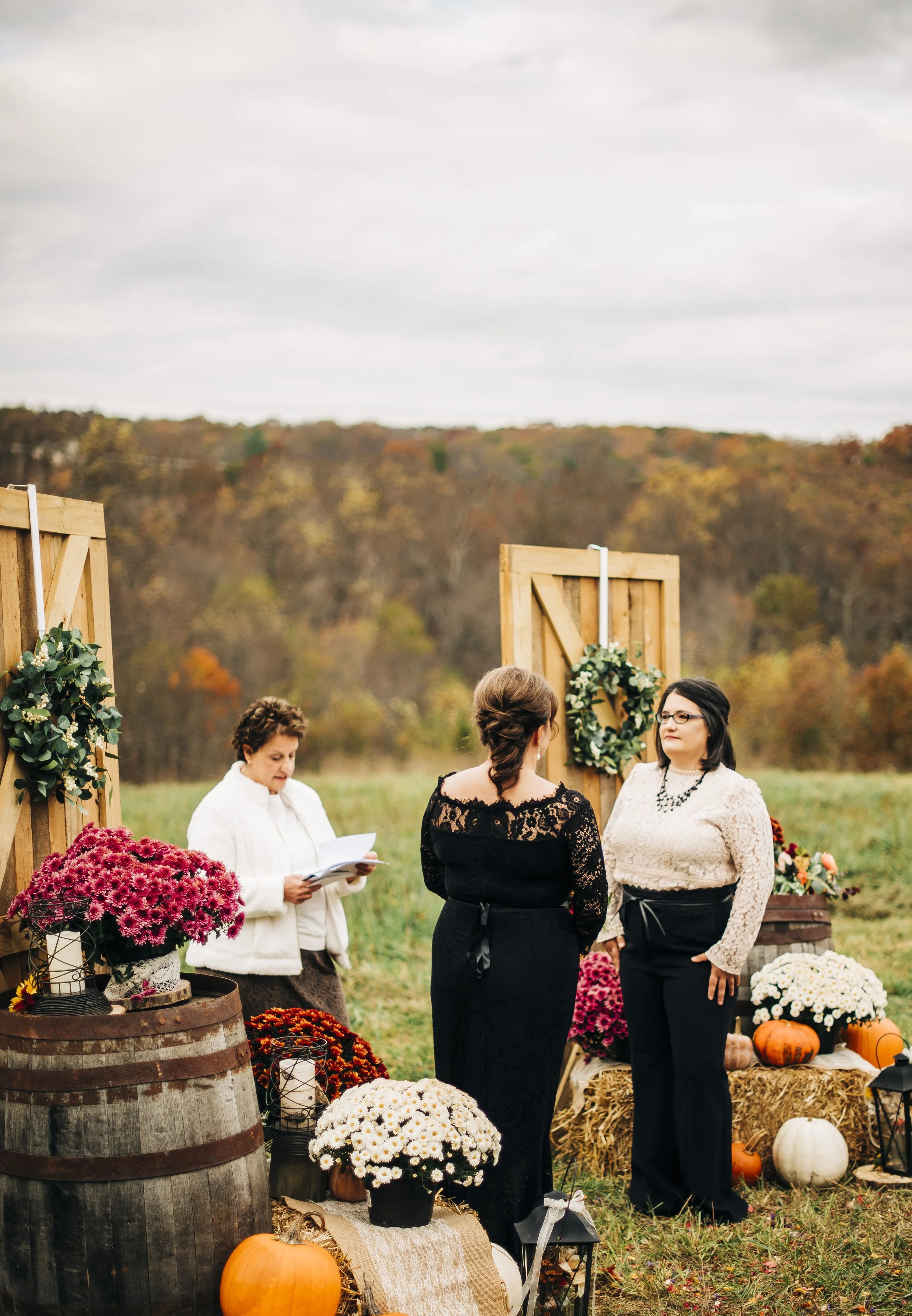 outdoor-halloween-wedding-ceremony.jpg