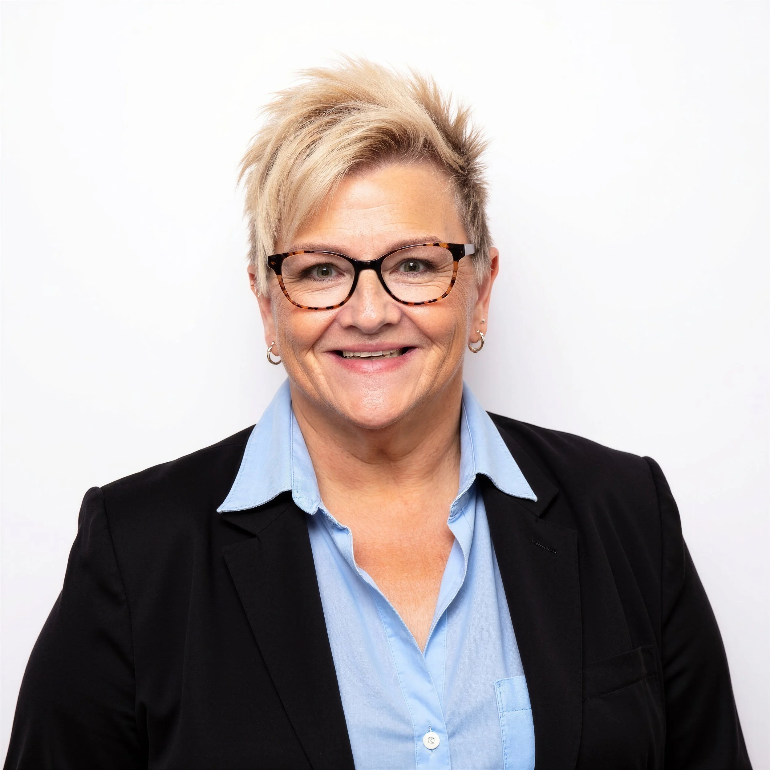 Robin Rhodes, The Healing to Move Forward Method™ ,Robin's Nest of Well Being, Women's Wellness Coaching, Reflexology
